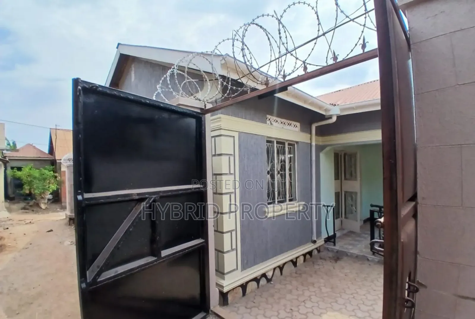 2bdrm House in Nansana Along Hoima for sale in Wakiso / Wakiso