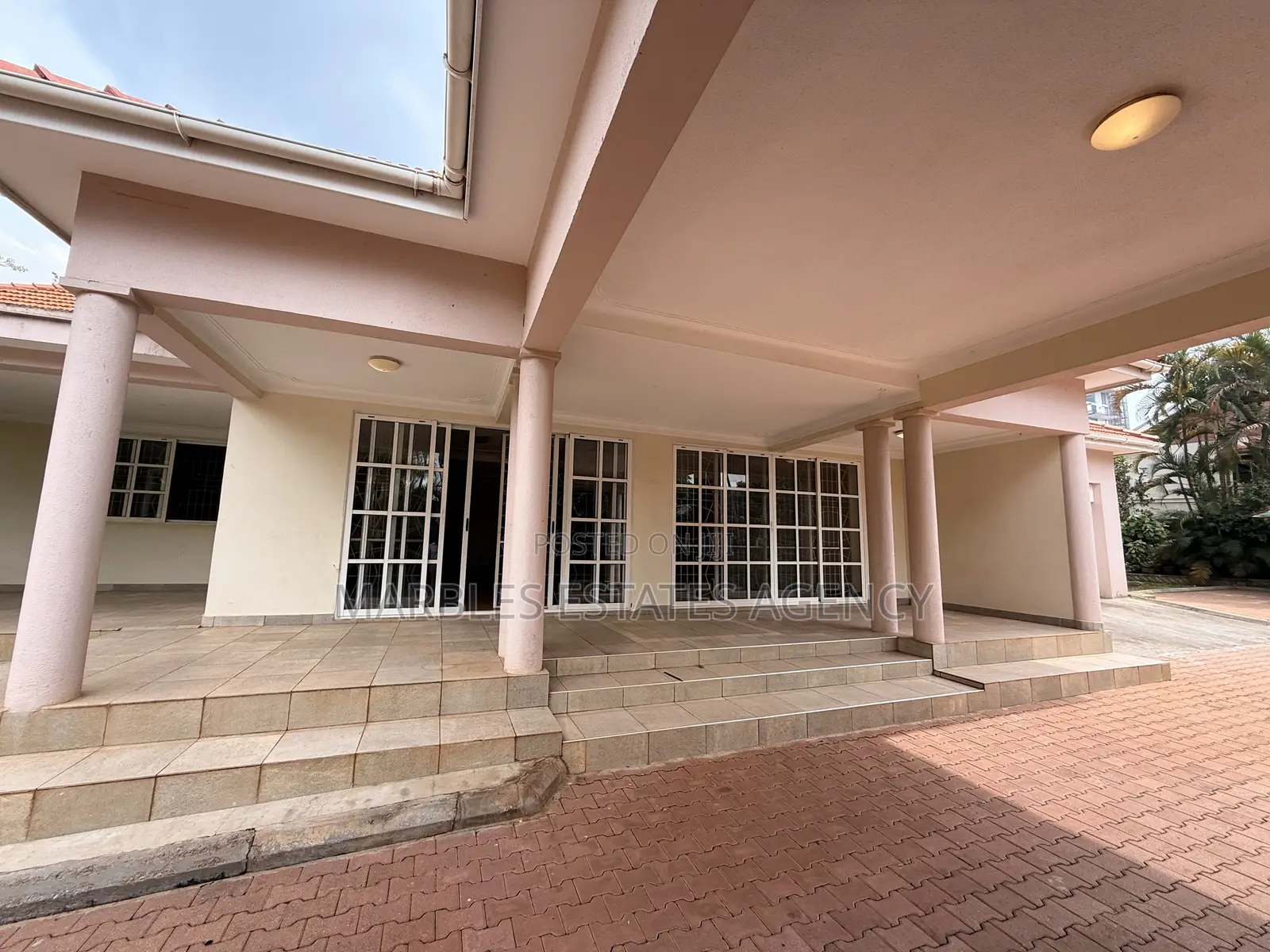 5bdrm Bungalow in Bugolobi, Central Division for rent in Central Division