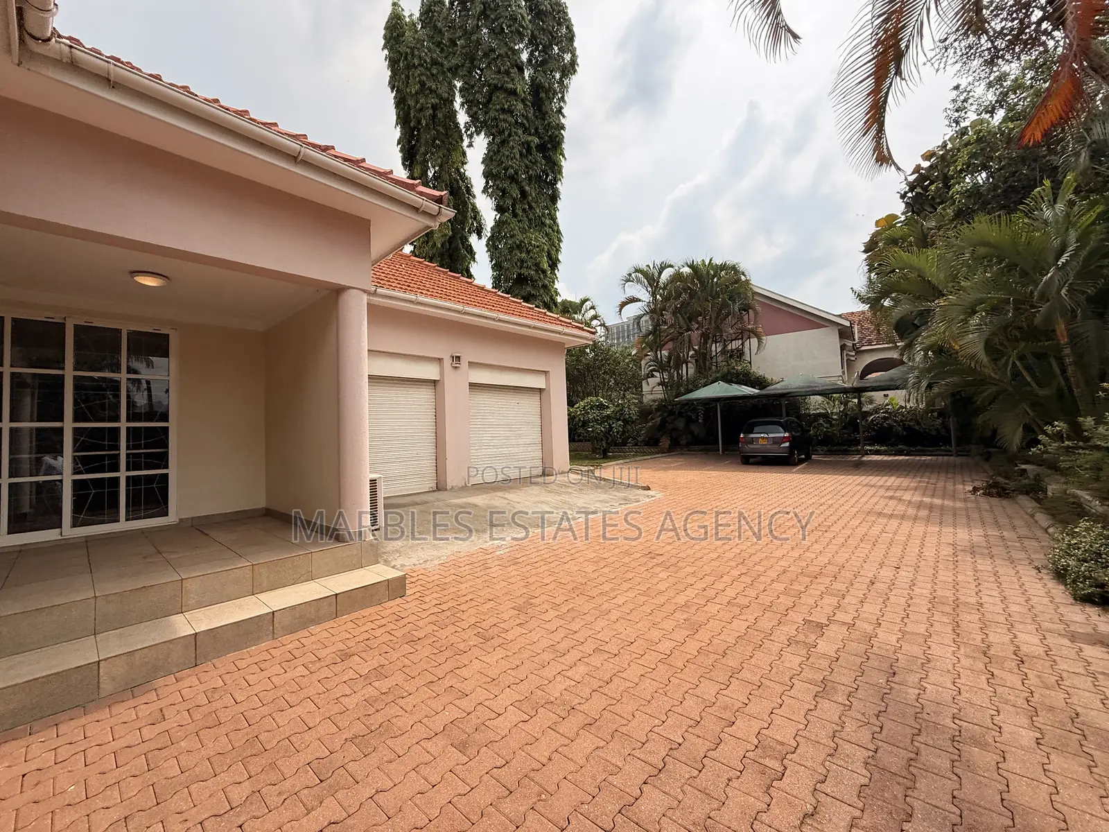 5bdrm Bungalow in Bugolobi, Central Division for rent in Central Division