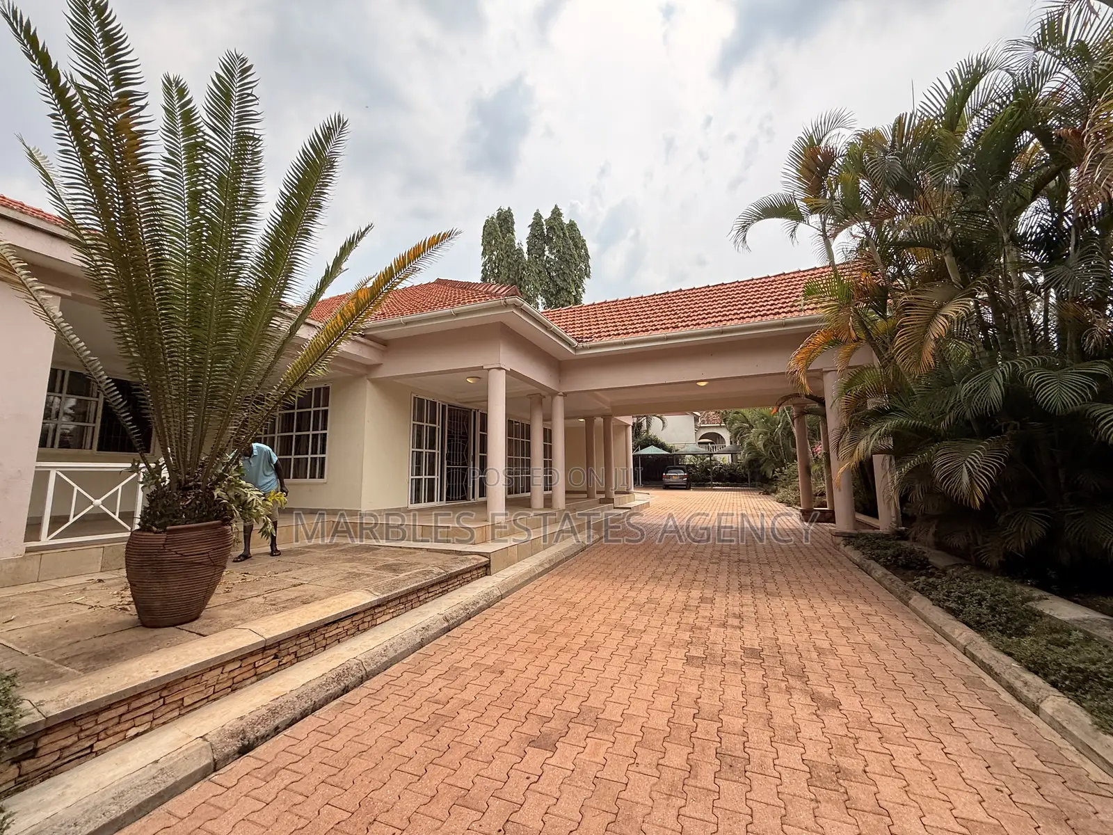 5bdrm Bungalow in Bugolobi, Central Division for rent in Central Division