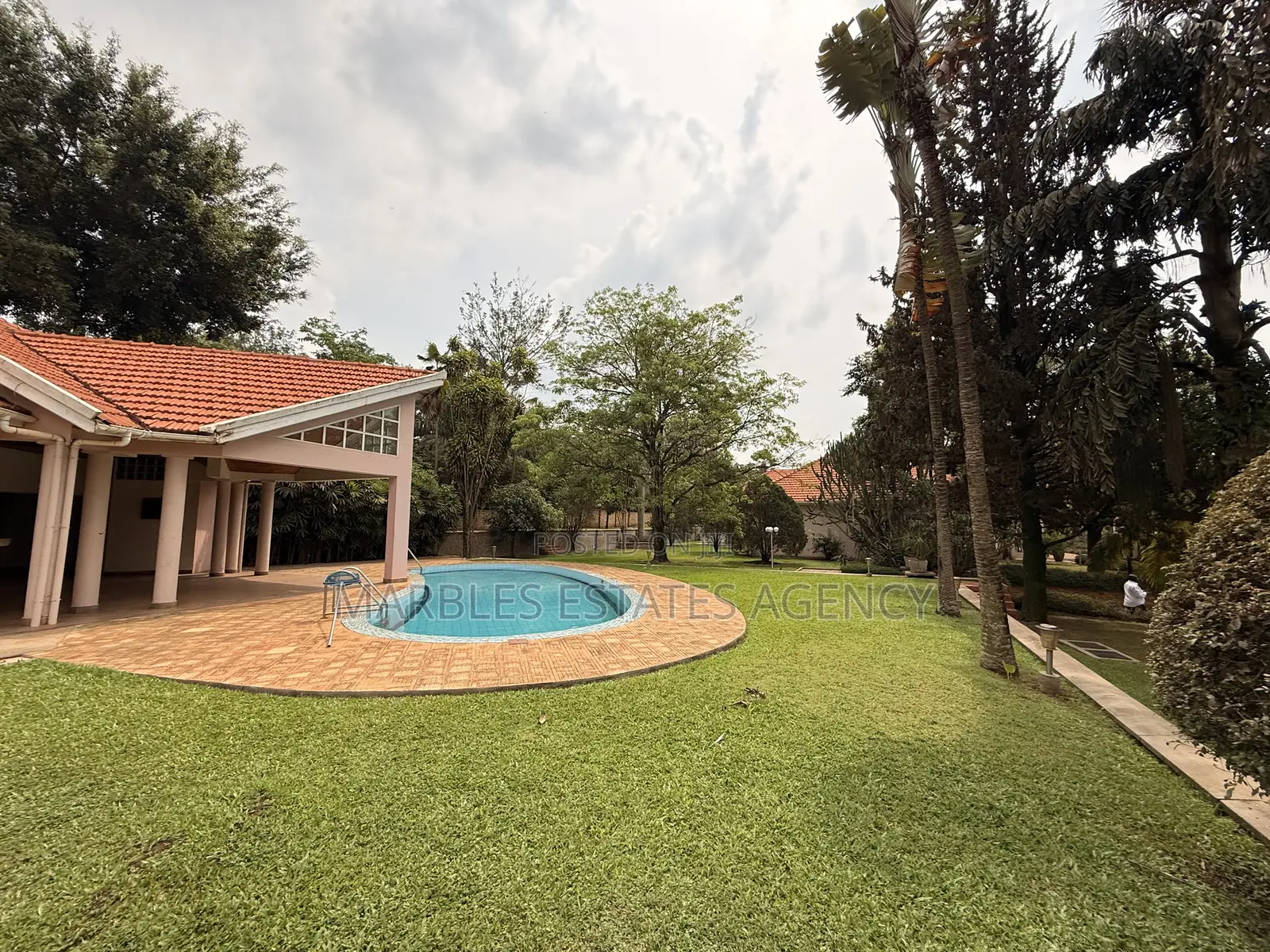 5bdrm Bungalow in Bugolobi, Central Division for rent in Central Division