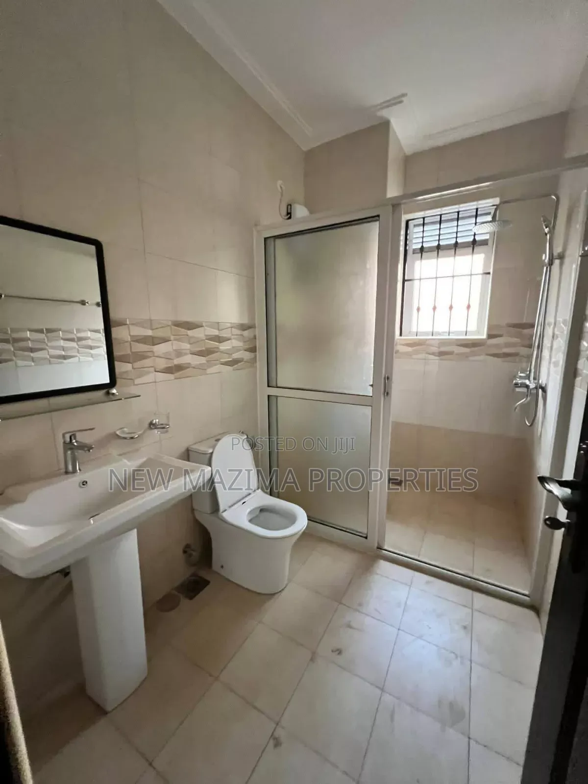 4bdrm Duplex in Kira Mamerito Rd, Central Division for sale in Central Division