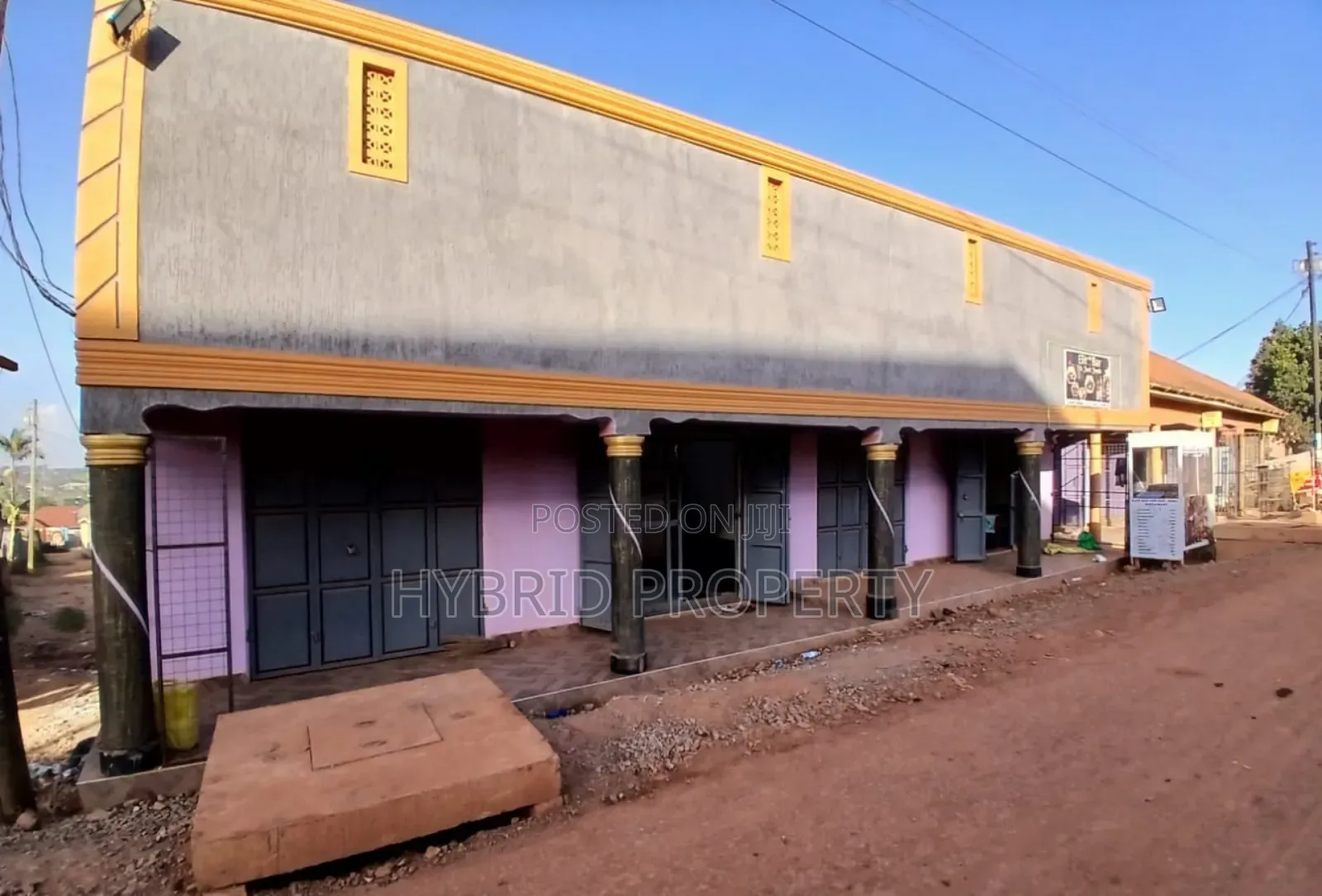 Beautiful/Fancy Shops For Sale In Nansana Along Hoima Road Vv in Wakiso / Wakiso