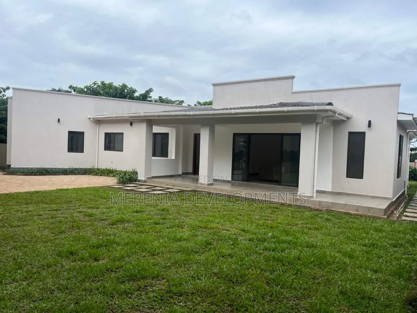3bdrm Bungalow in Bugoloobi, Nakawa for sale in Nakawa