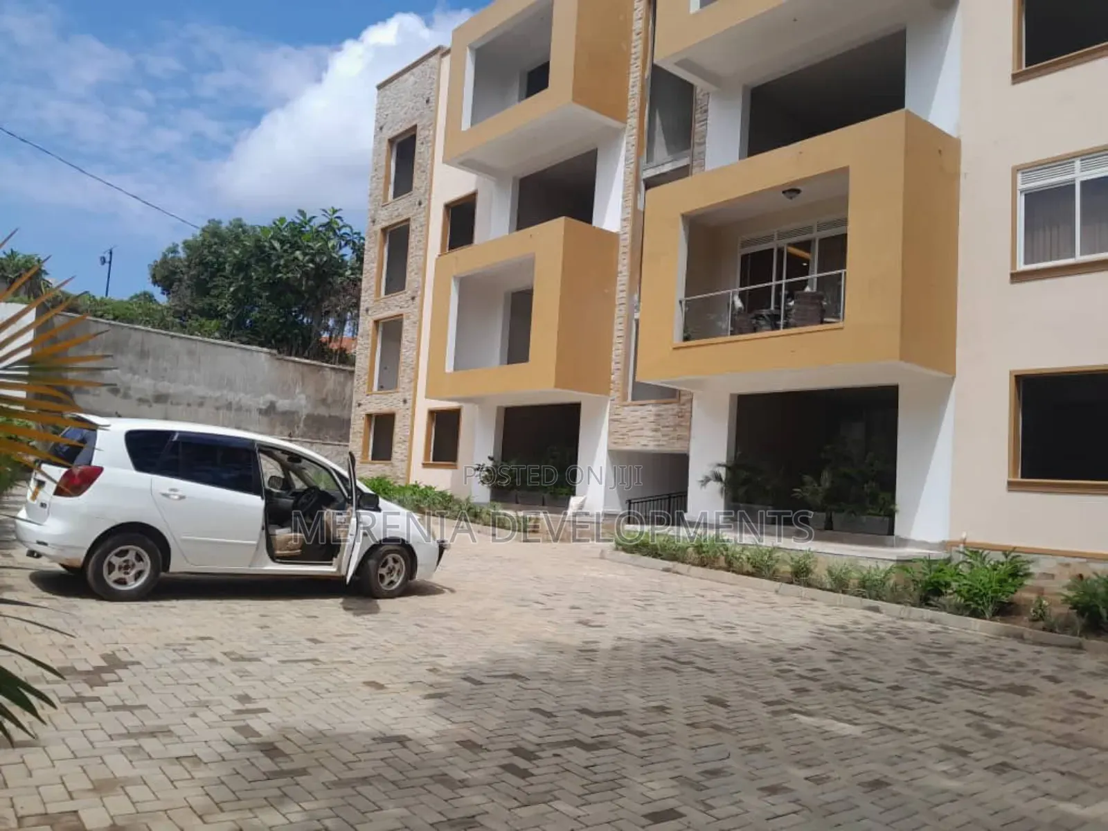 3bdrm Apartment in Kisugu, Makindye for sale in Makindye