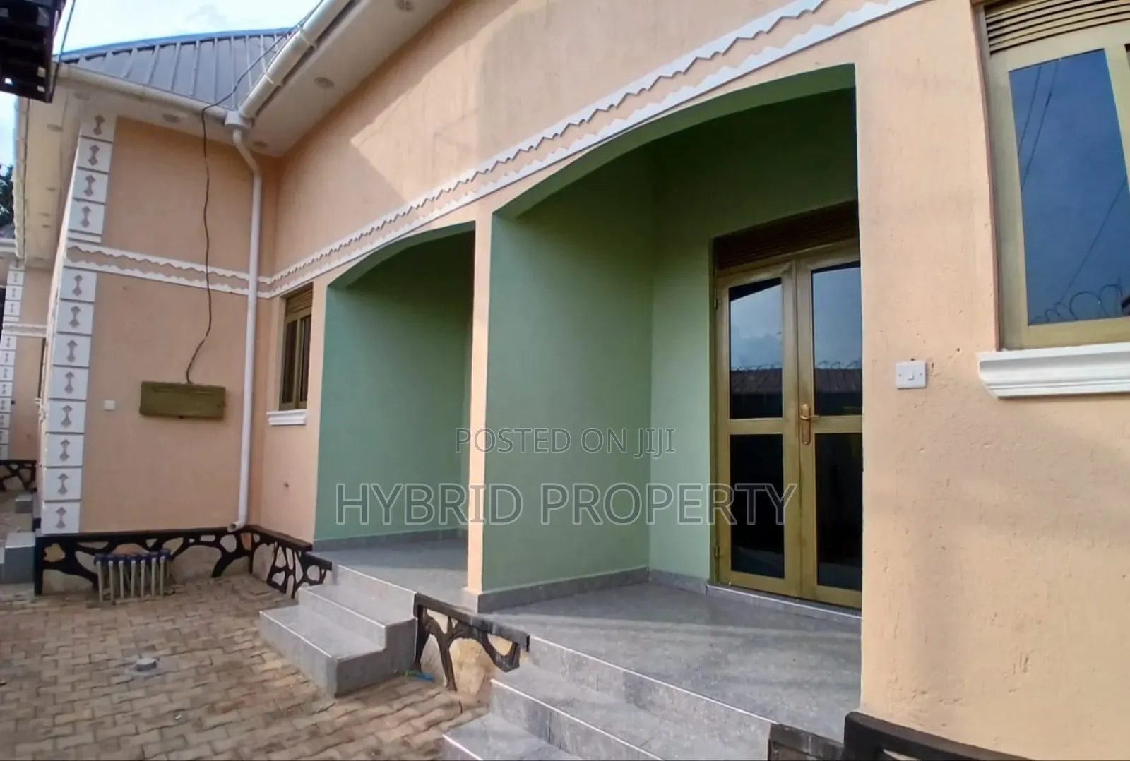 7bdrm Apartment in Kasubi Along Hoima, Rubaga for sale in Rubaga