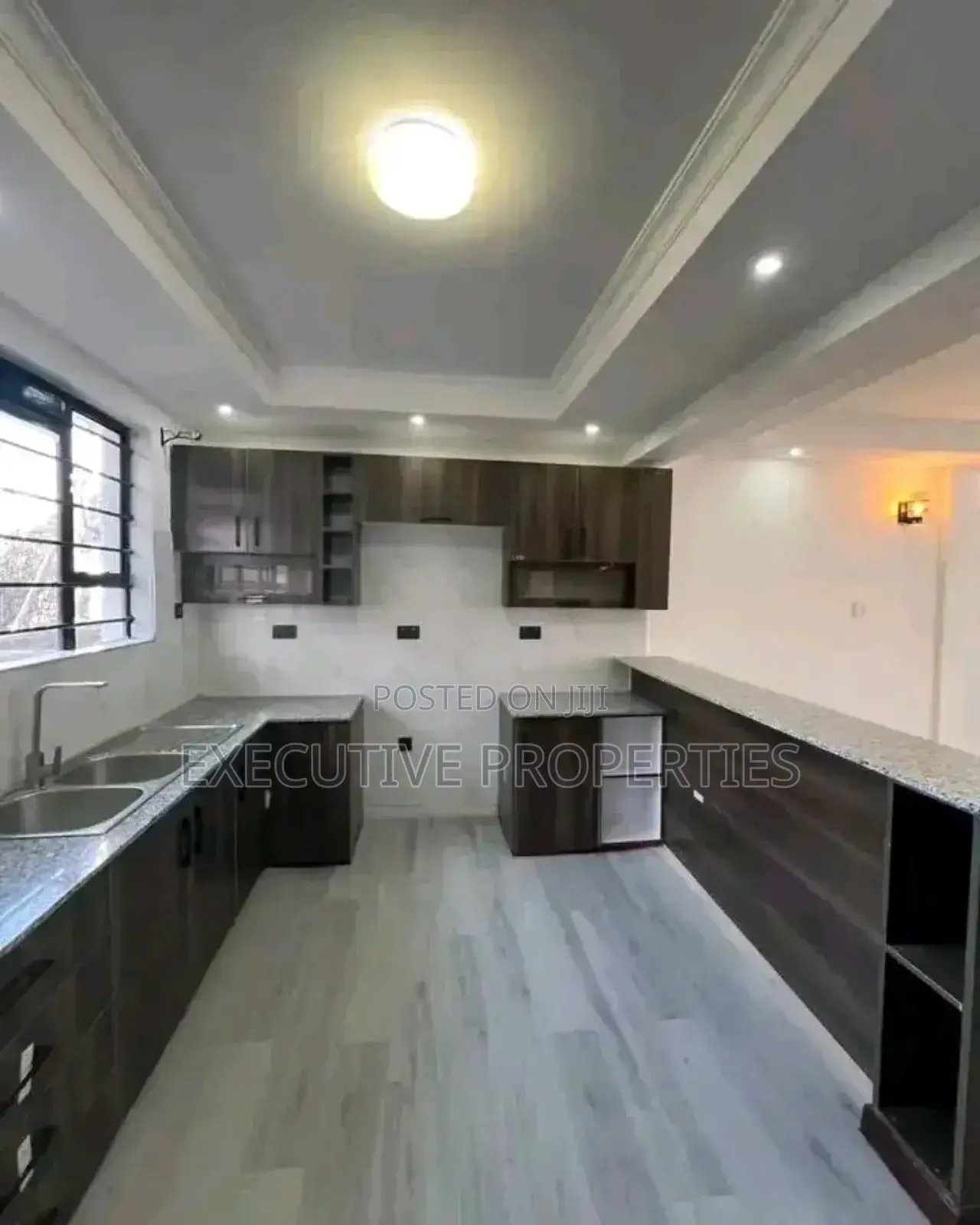 5bdrm Duplex in Kyanja, Central Division for sale in Central Division