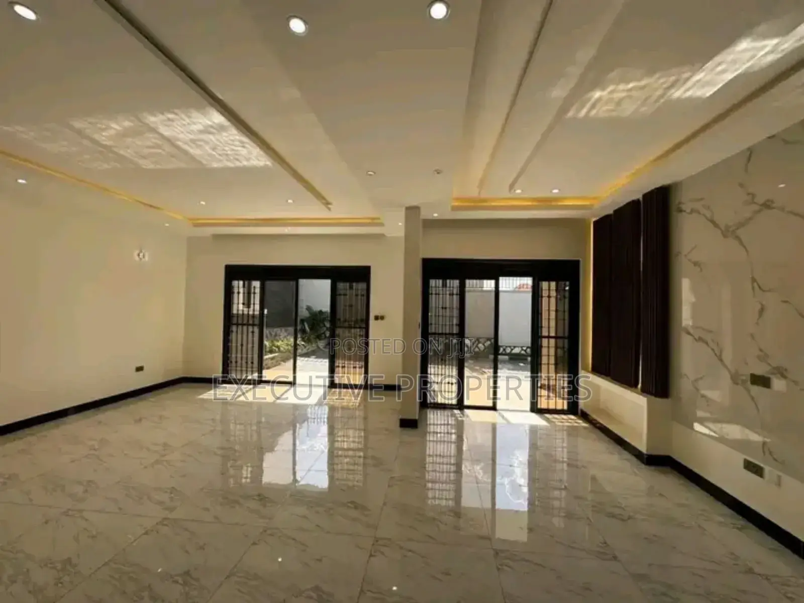 5bdrm Duplex in Kyanja, Central Division for sale in Central Division