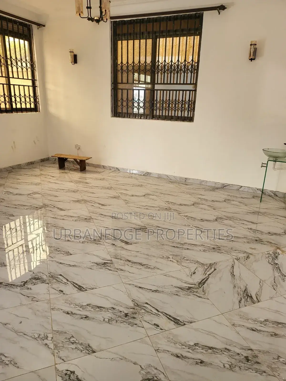 5bdrm Mansion in Makindye Kizungu, Central Division for rent in Central Division