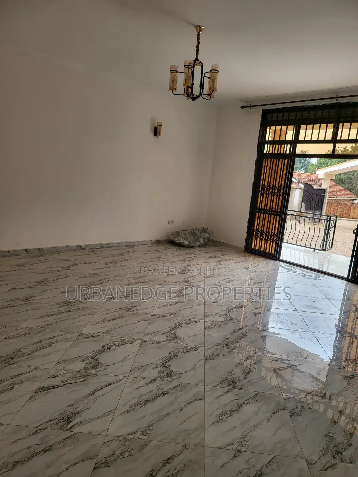 5bdrm Mansion in Makindye Kizungu, Central Division for rent in Central Division