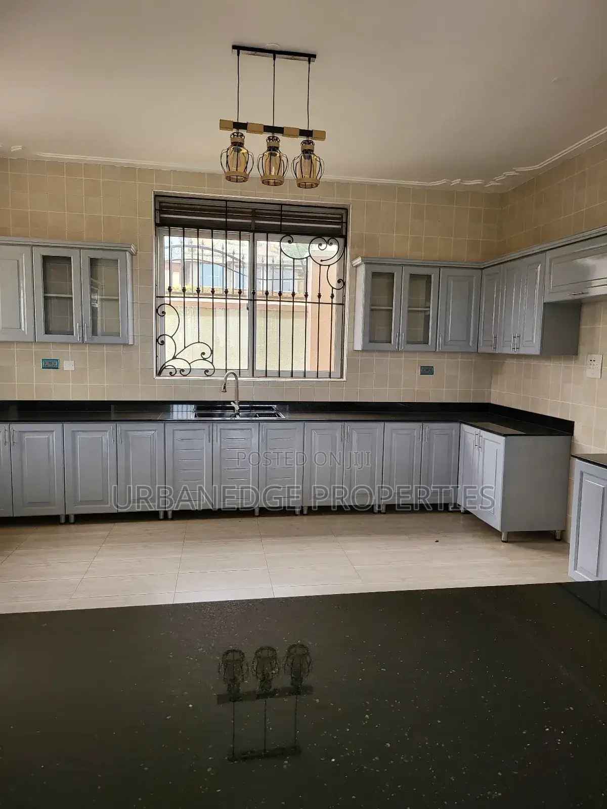 6bdrm Mansion in Kigo, Central Division for rent in Central Division