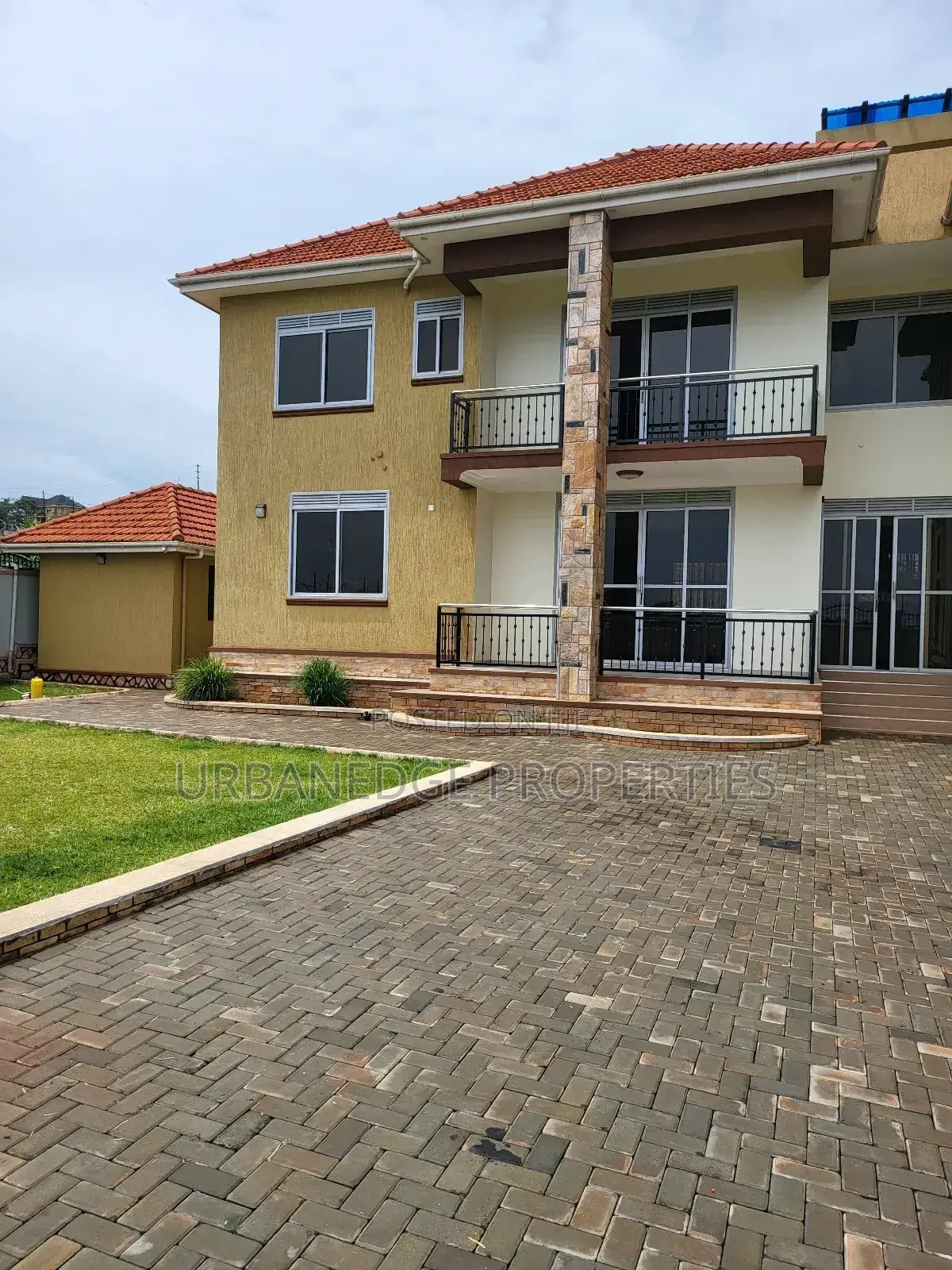 6bdrm Mansion in Kigo, Central Division for rent in Central Division