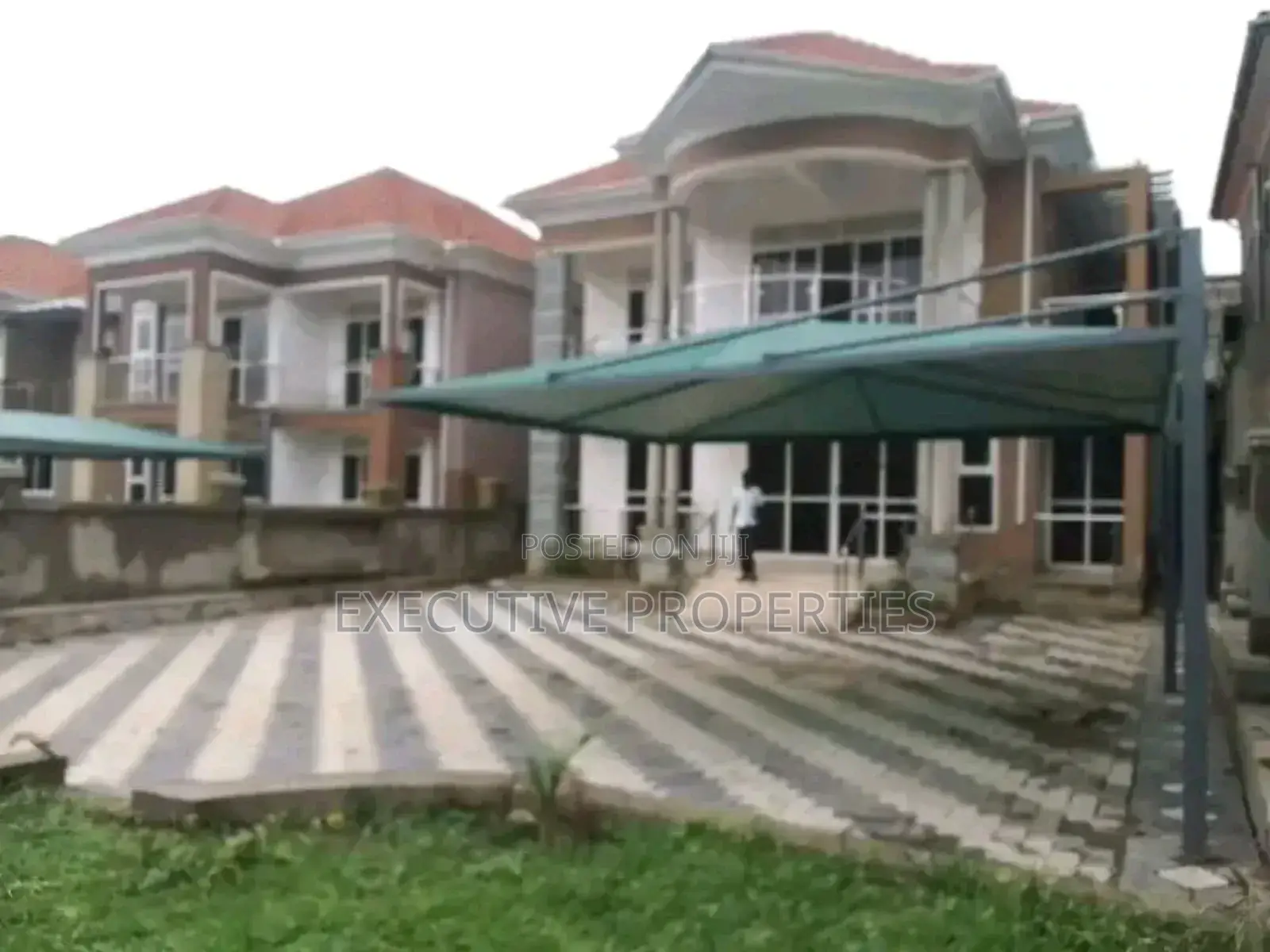 5bdrm Duplex in Kiggo Lubowa, Central Division for sale in Central Division