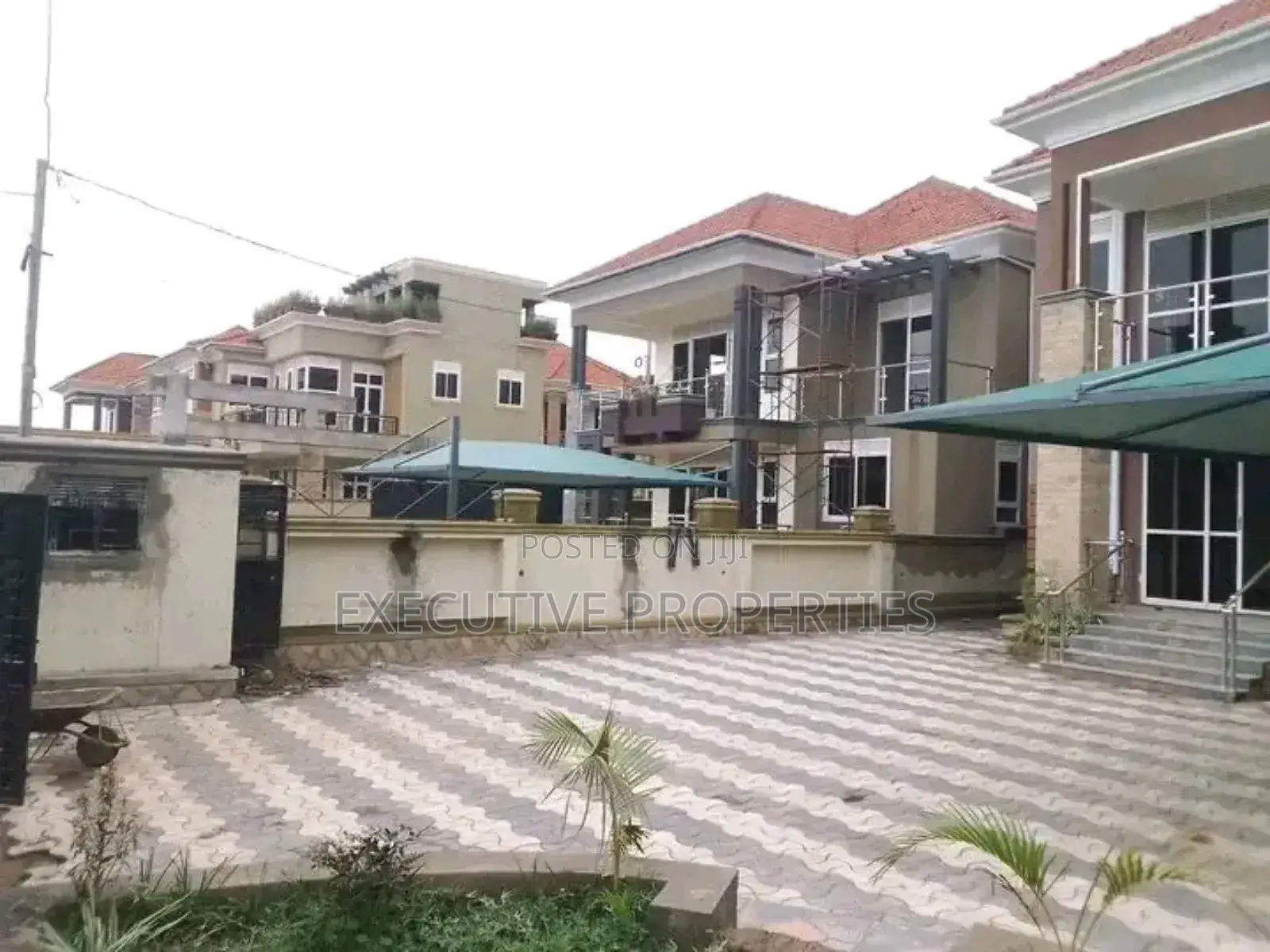 5bdrm Duplex in Kiggo Lubowa, Central Division for sale in Central Division