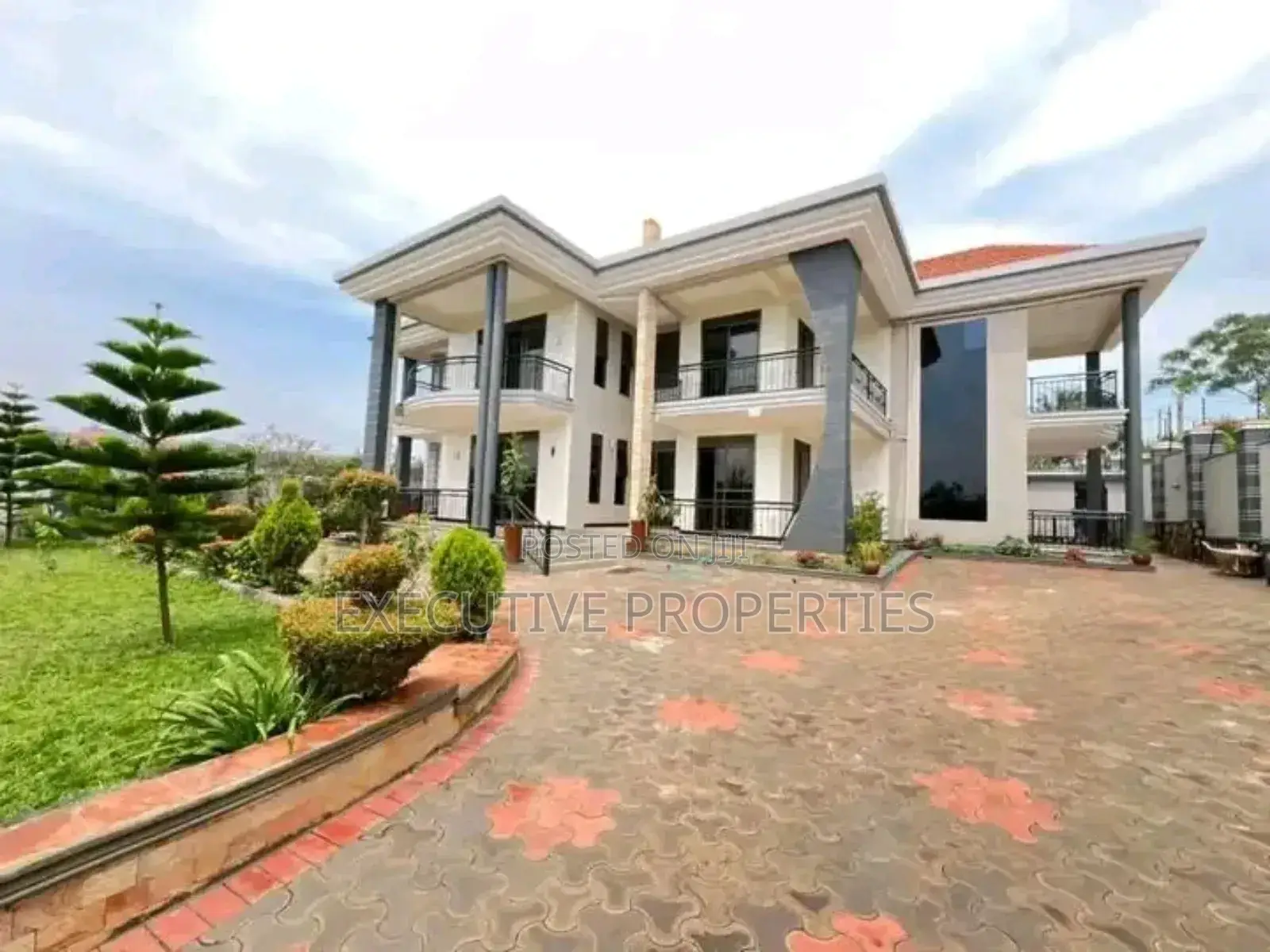 5bdrm Duplex in Kiggo Lubowa, Central Division for sale in Central Division