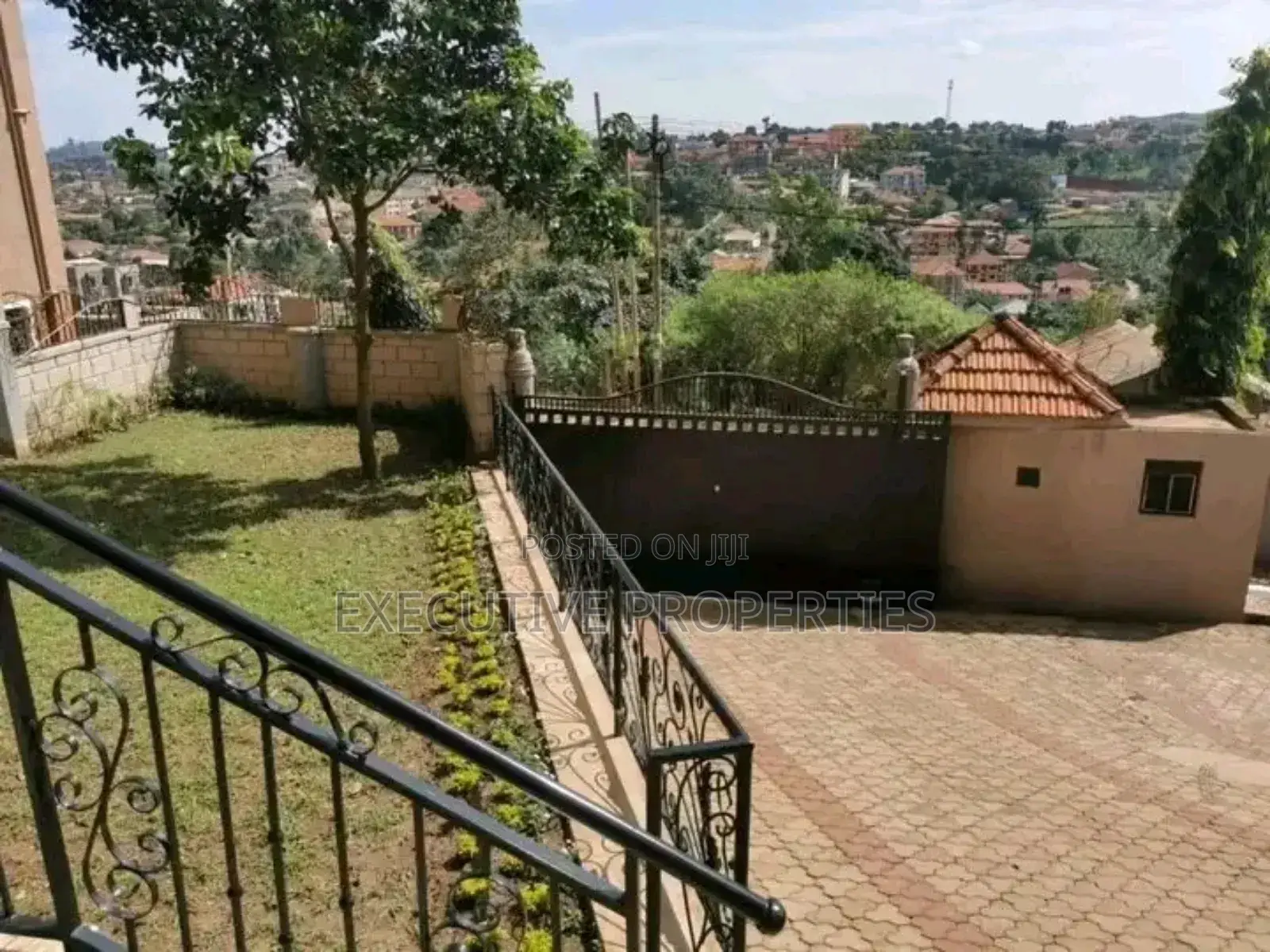 4bdrm Duplex in Kyanja, Central Division for sale in Central Division