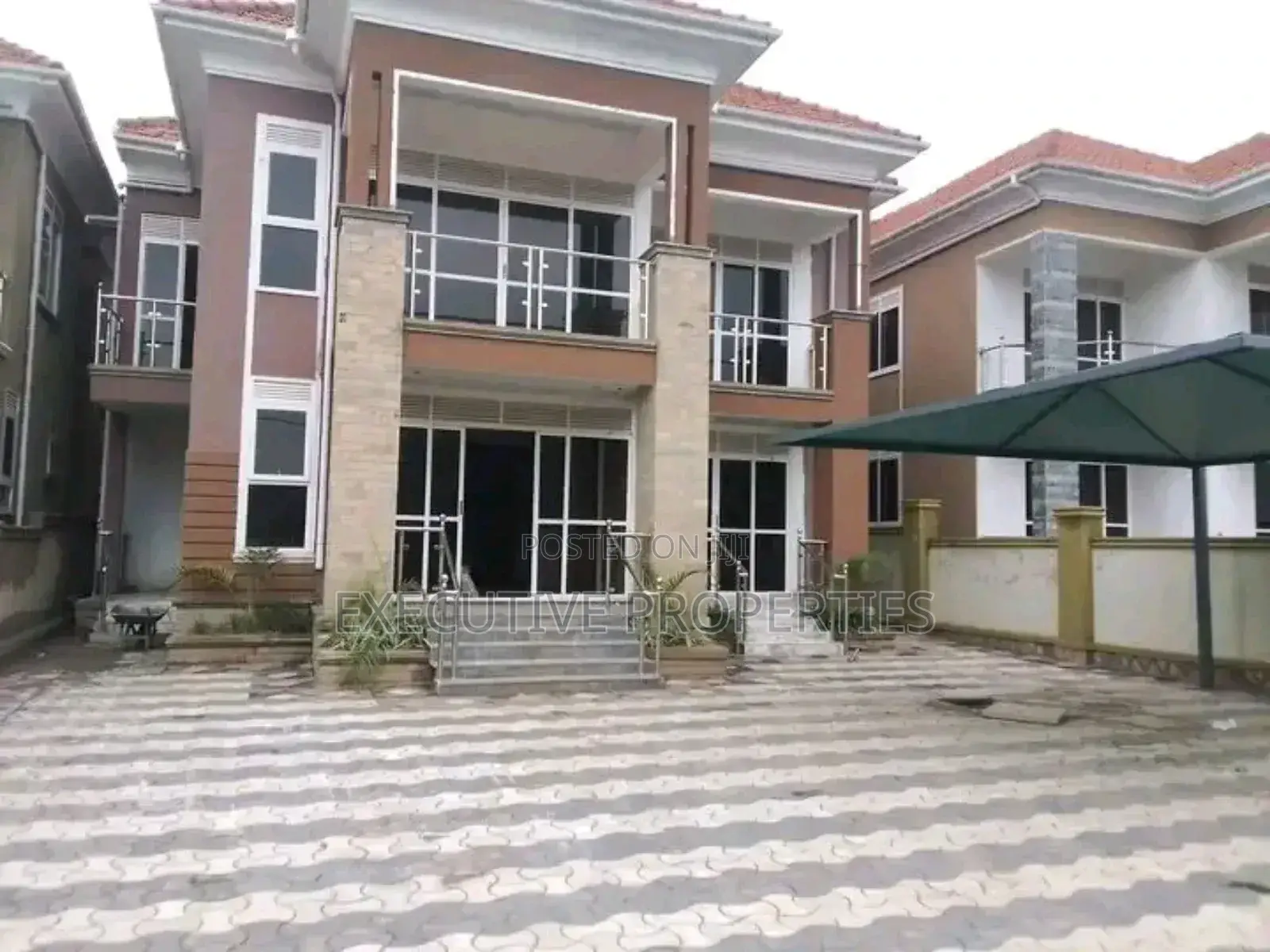 4bdrm Duplex in Kyanja, Central Division for sale in Central Division