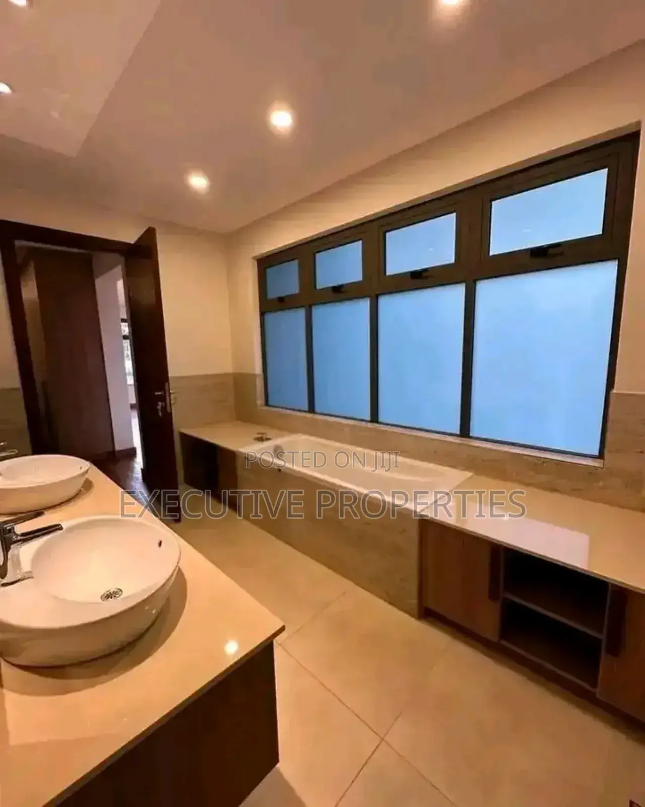 4bdrm Duplex in Buoloobi, Central Division for rent in Central Division