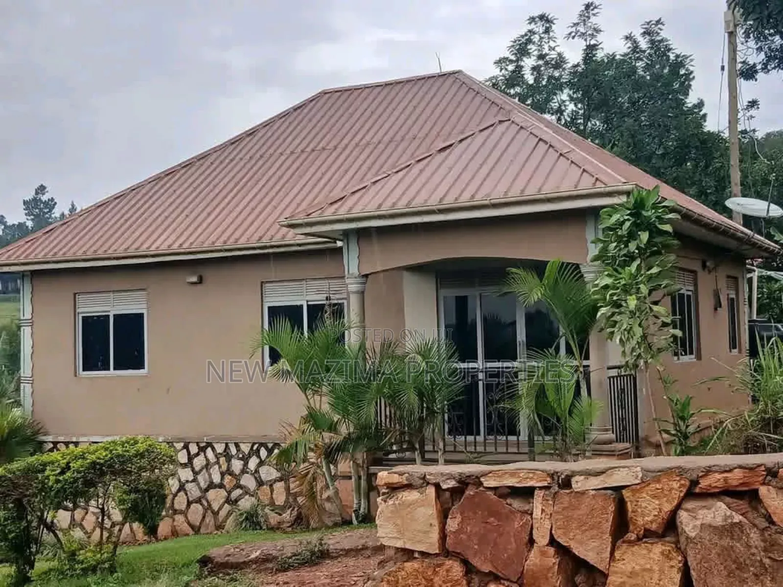 3bdrm Bungalow in Buwambo, Central Division for sale in Central Division