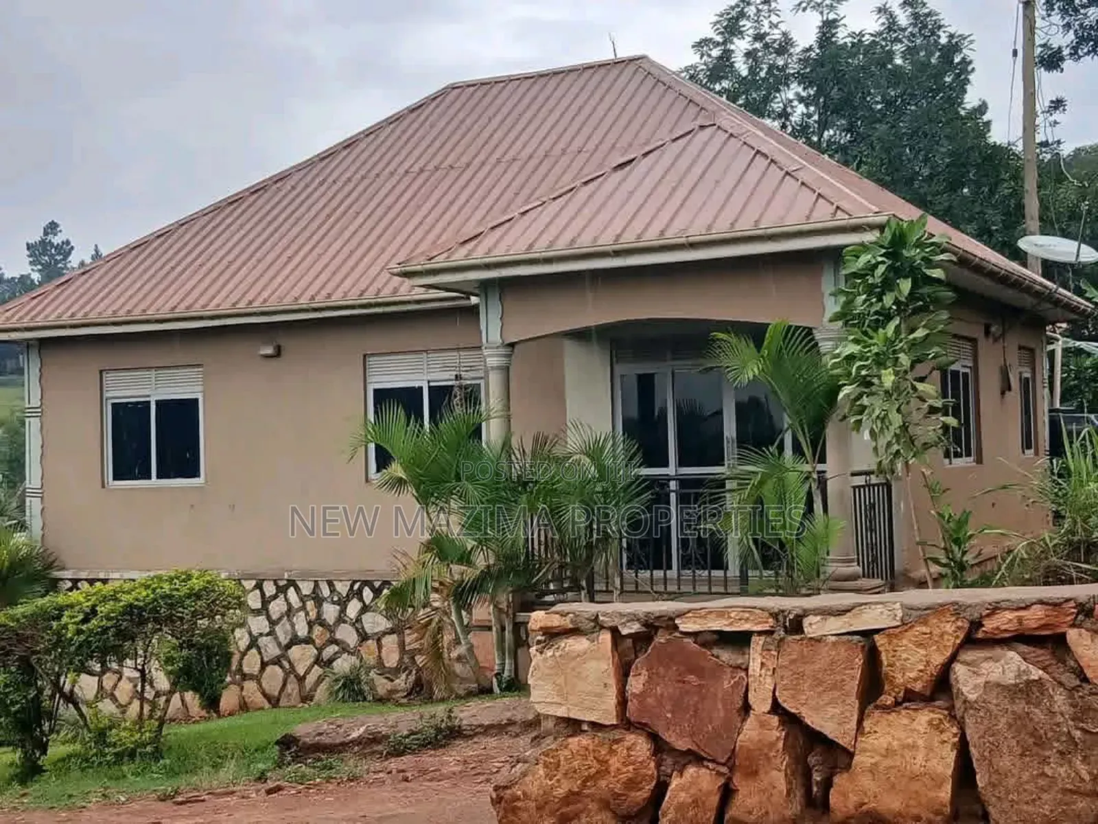 3bdrm Bungalow in Buwambo, Central Division for sale in Central Division