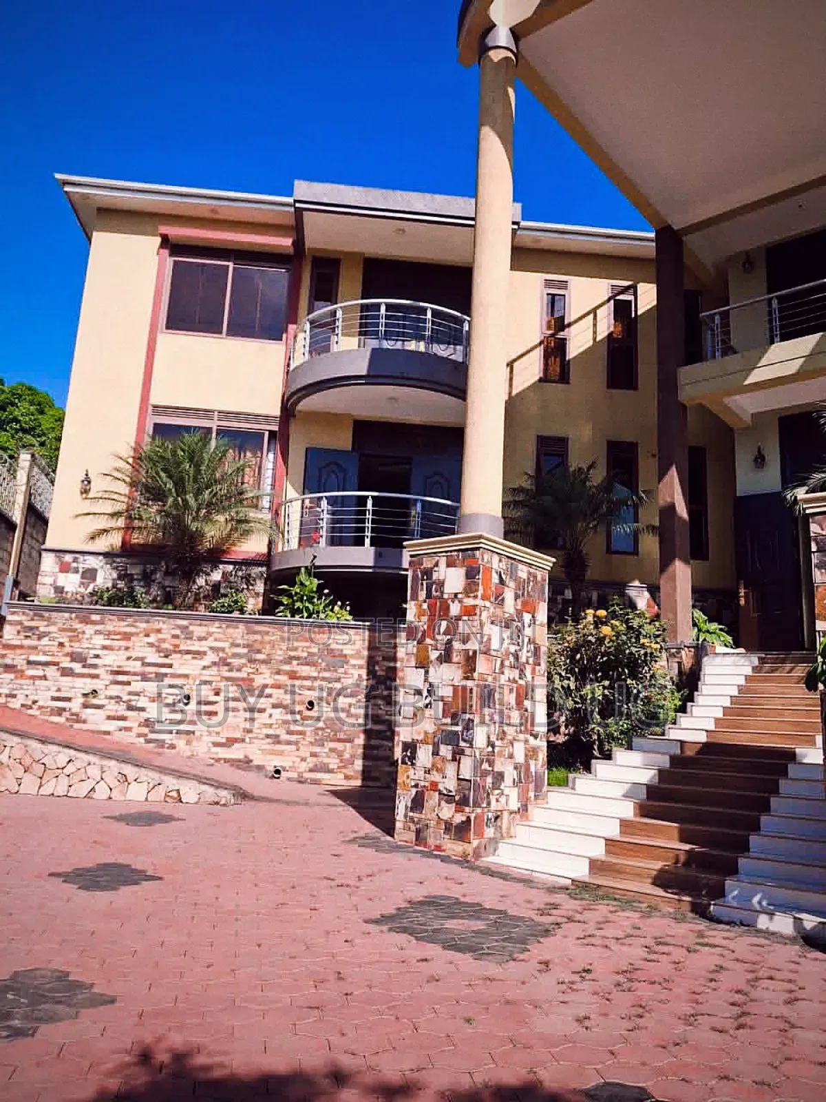 6bdrm Maisonette in Lubowa Entebbe Road, Division A for sale in Division A