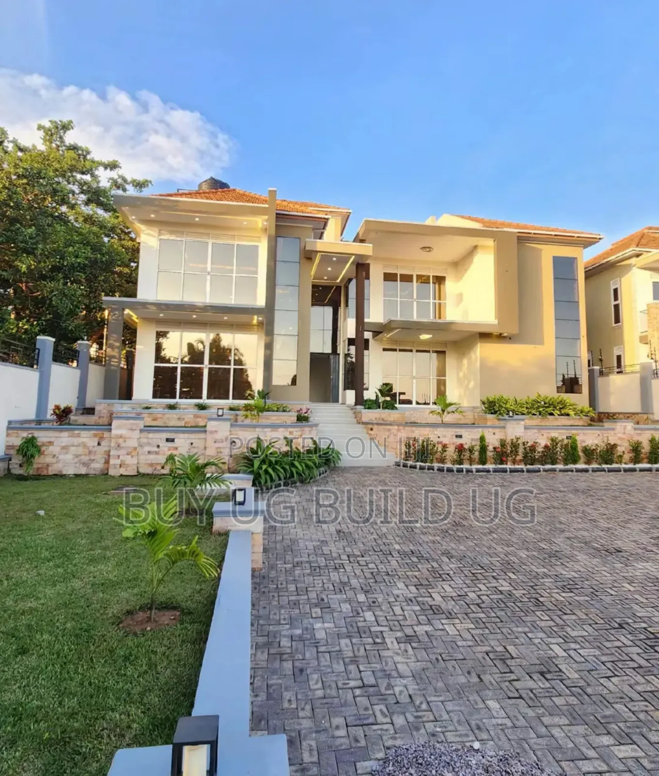 5bdrm Mansion in Lubowa Entebbe Road, Central Division for sale in Central Division