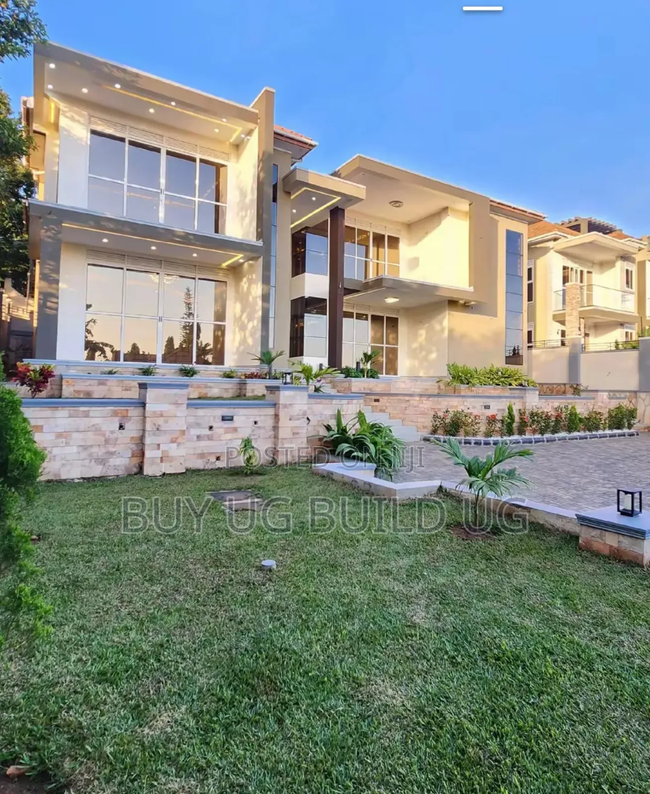 5bdrm Mansion in Lubowa Entebbe Road, Central Division for sale in Central Division