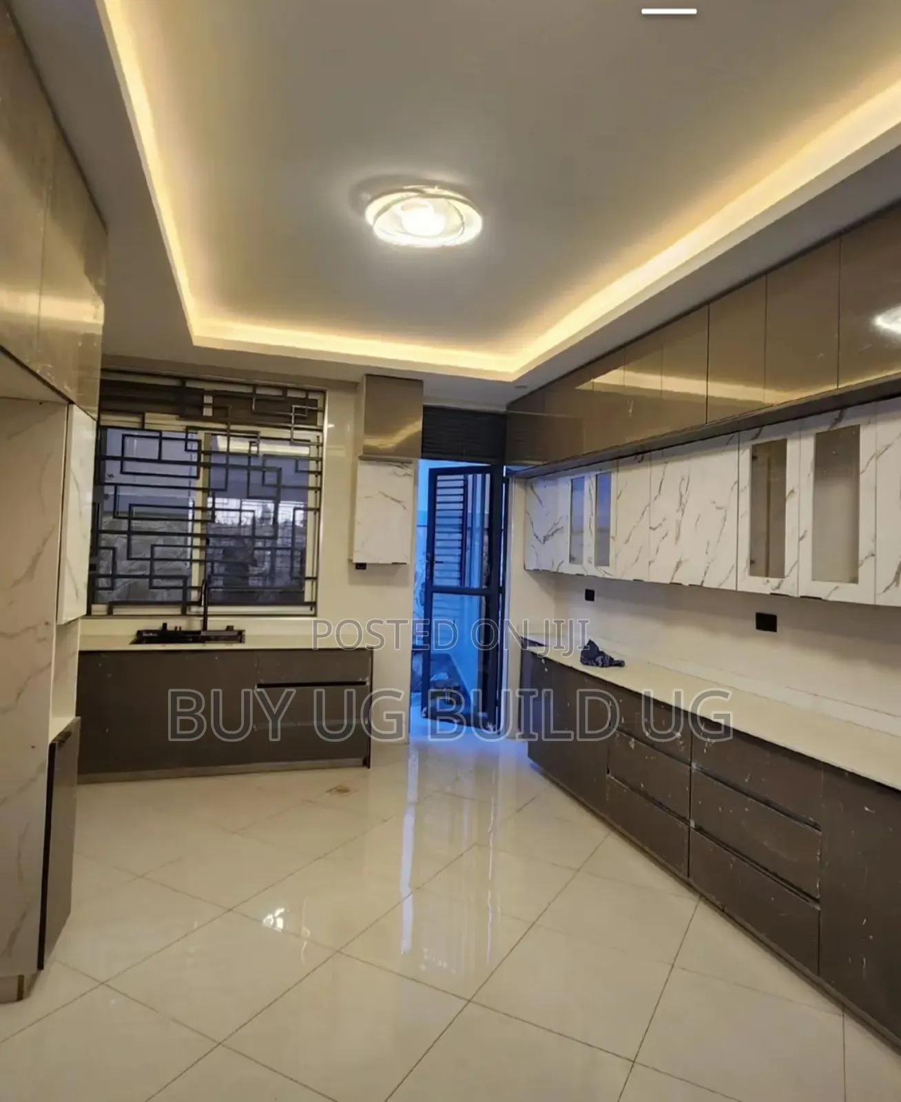 5bdrm Mansion in Lubowa Entebbe Road, Central Division for sale in Central Division