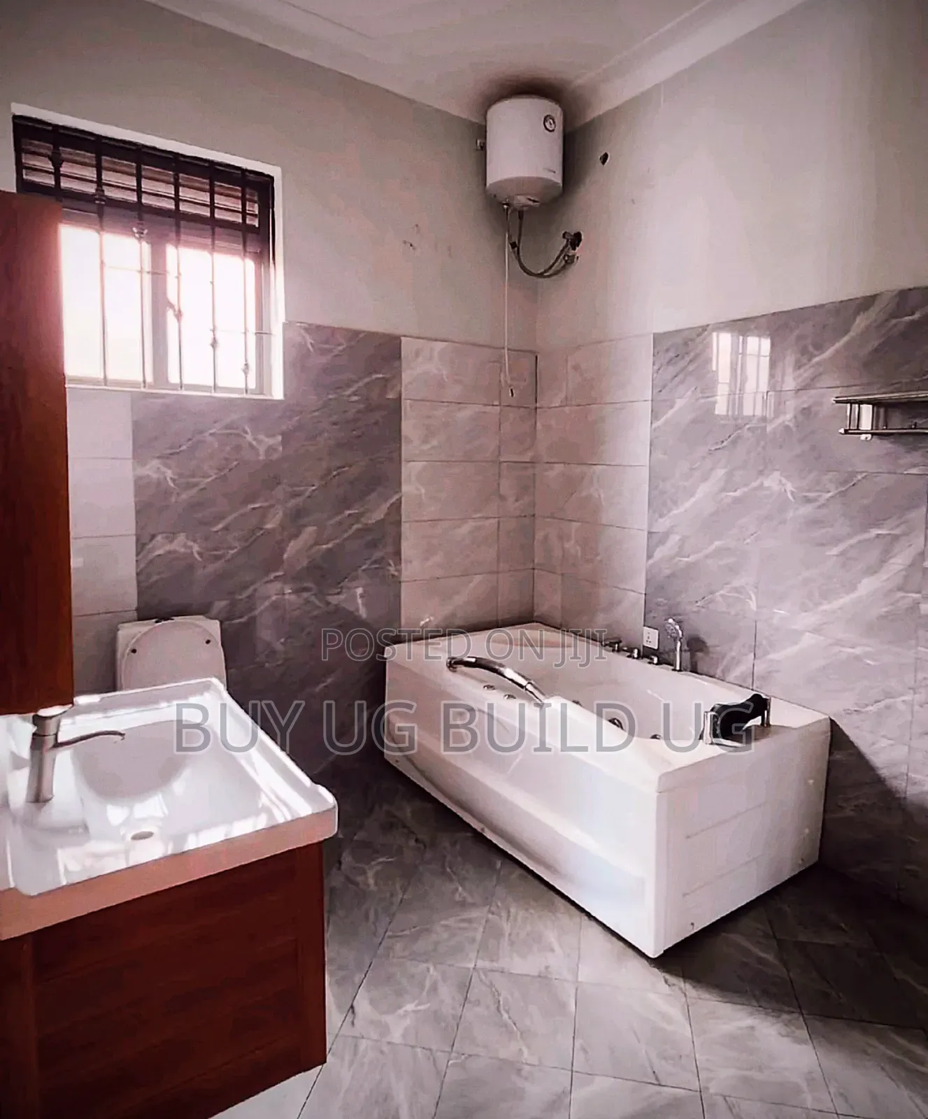 4bdrm Duplex in Kira Mamelto Road, Central Division for sale in Central Division