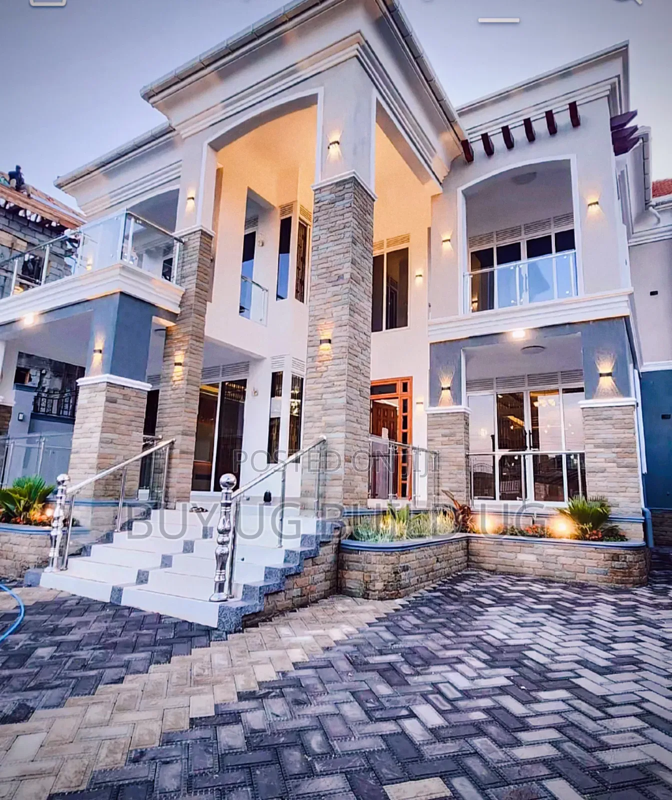7bdrm Maisonette in Munyonyo, Central Division for sale in Central Division