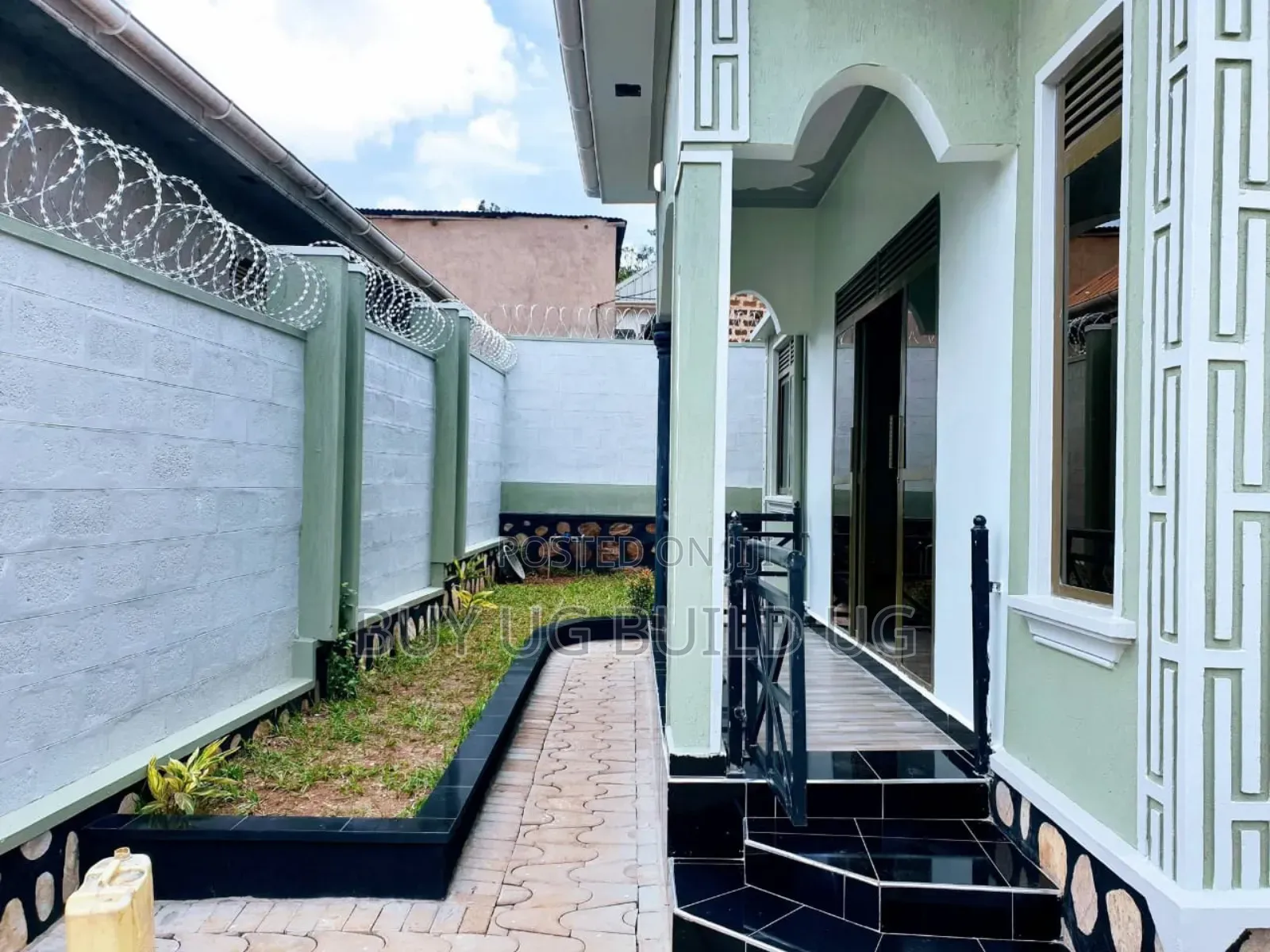 3bdrm Bungalow in Seguku Katale, Central Division for sale in Central Division