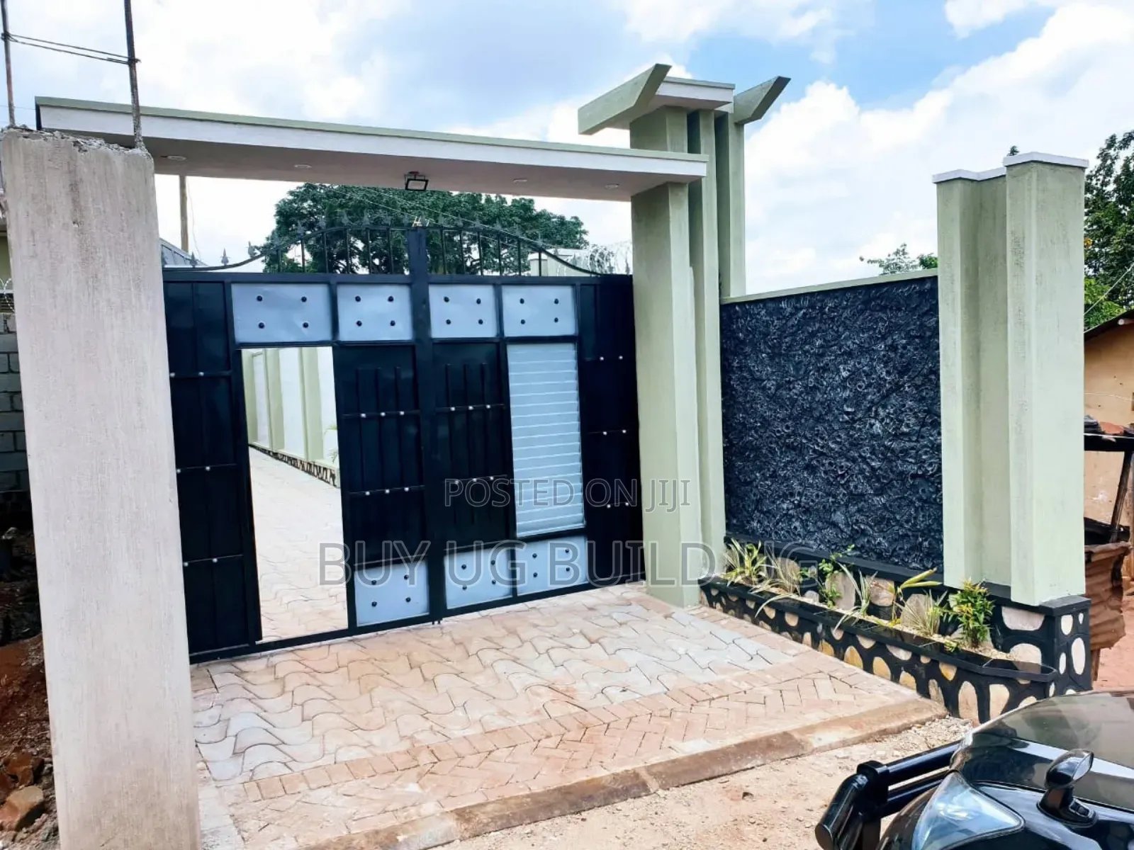 3bdrm Bungalow in Seguku Katale, Central Division for sale in Central Division