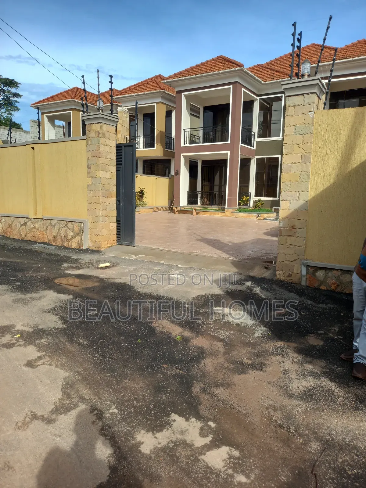 Furnished 5bdrm Duplex in Kira, Central Division for sale in Central Division