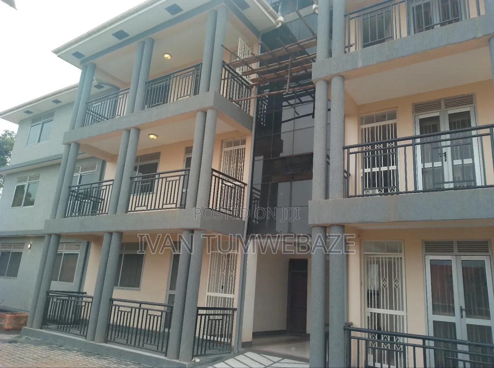 3bdrm Apartment in Entebbe Rd Kawuku, Central Division for rent in Central Division