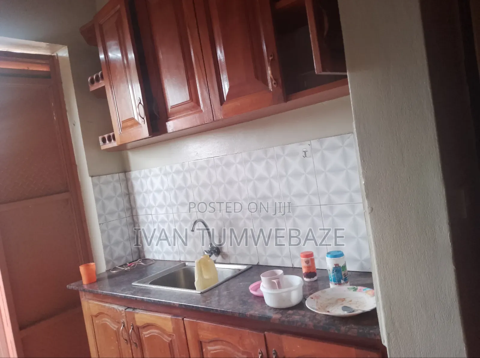 3bdrm Bungalow in Kawuku Entebbe Rd, Central Division for rent in Central Division
