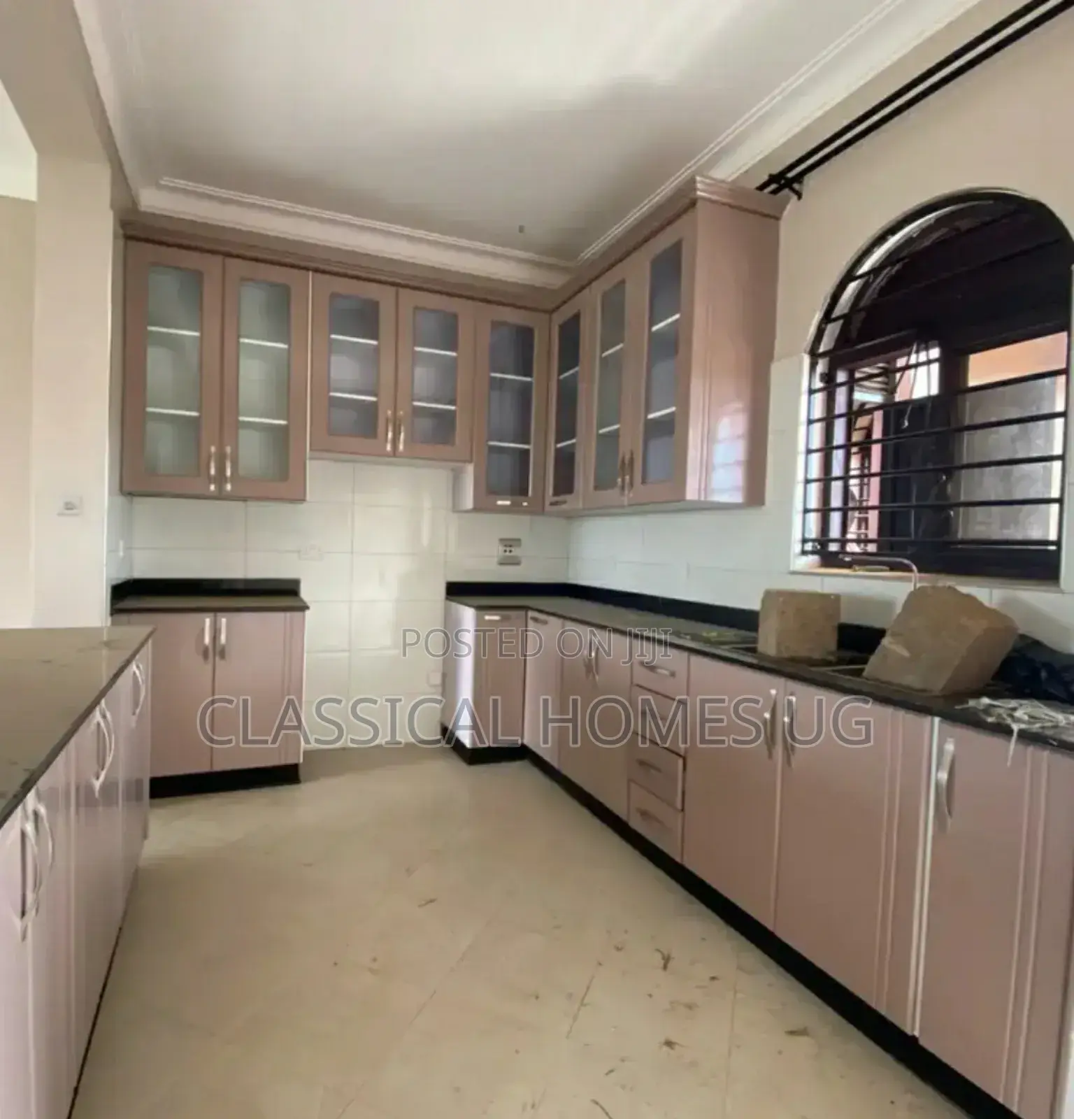 3bdrm Apartment in Lubowa Entebbe Road, Central Division for rent in Central Division
