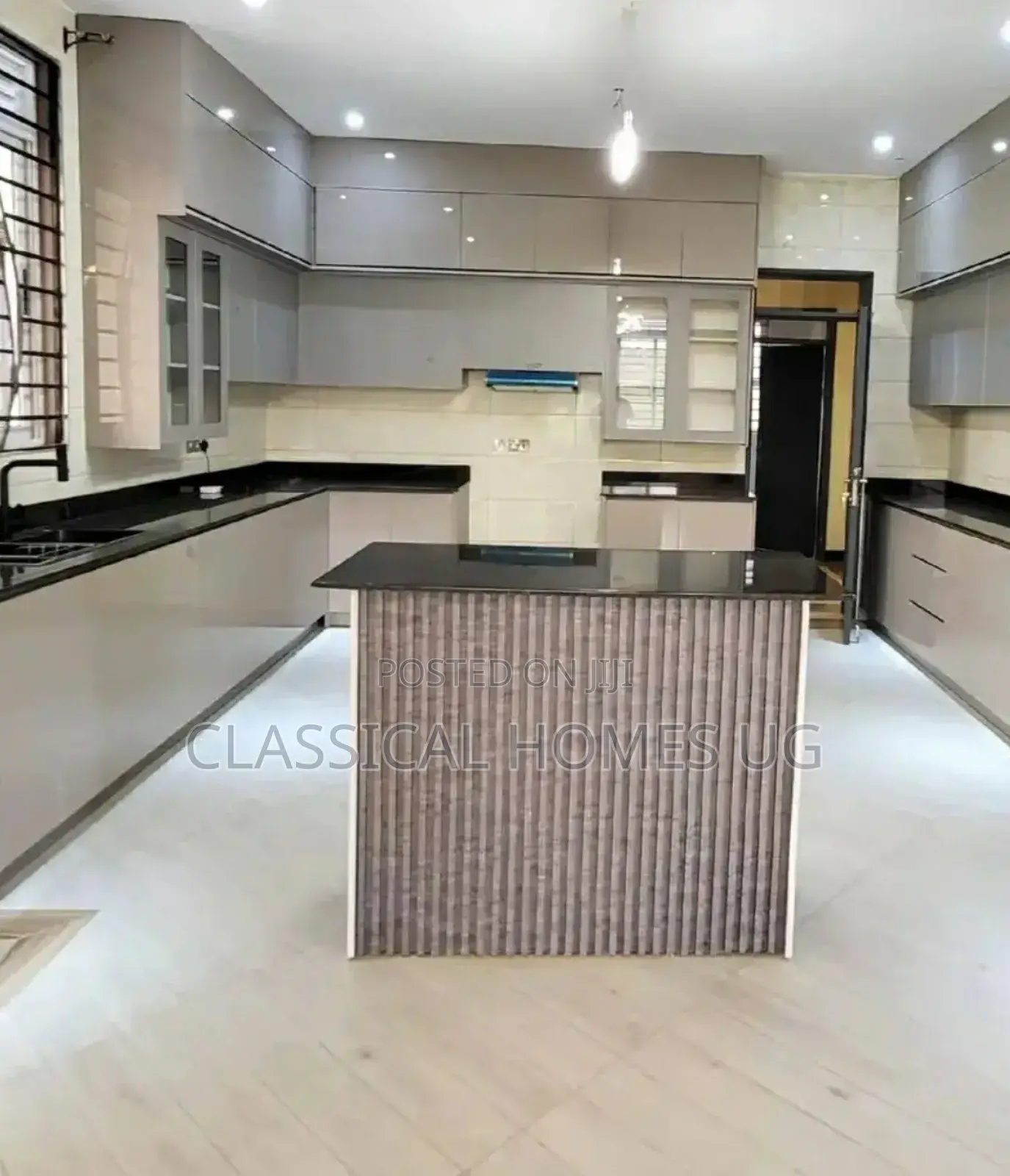 5bdrm Duplex in Akright Bwebajja, Central Division for rent in Central Division