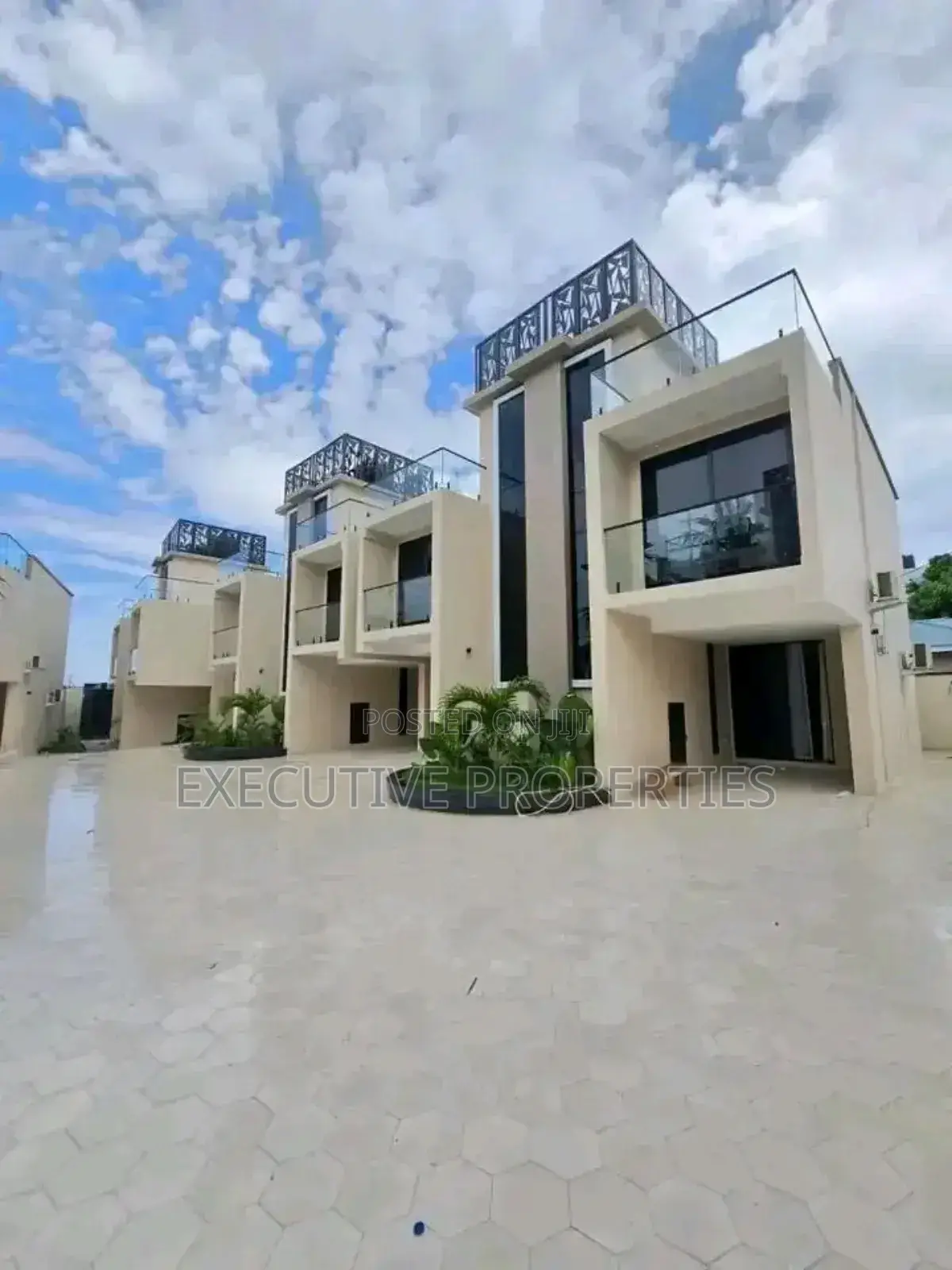 3bdrm Villa in Muyenga, Central Division for rent in Central Division