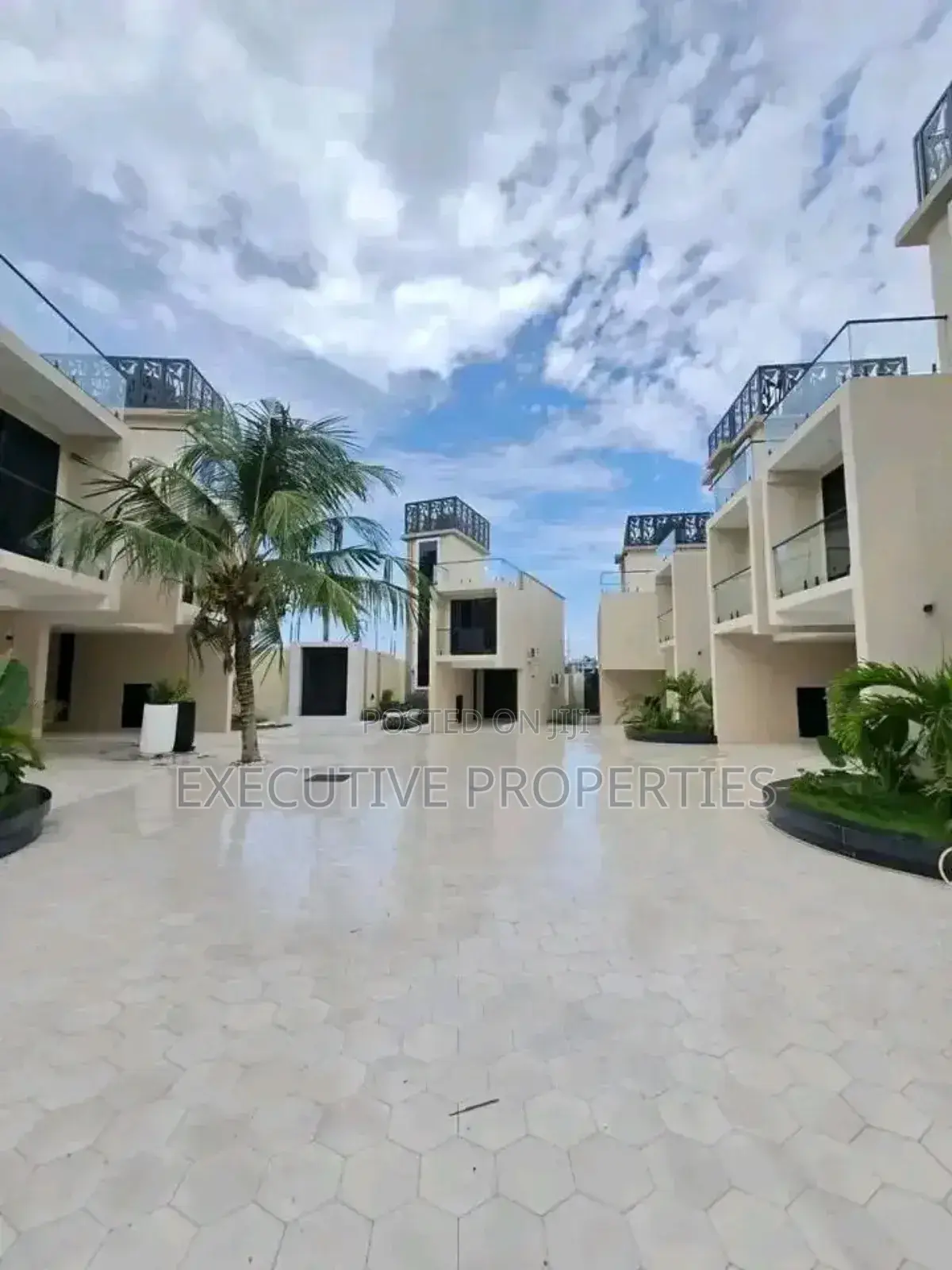 3bdrm Villa in Muyenga, Central Division for rent in Central Division