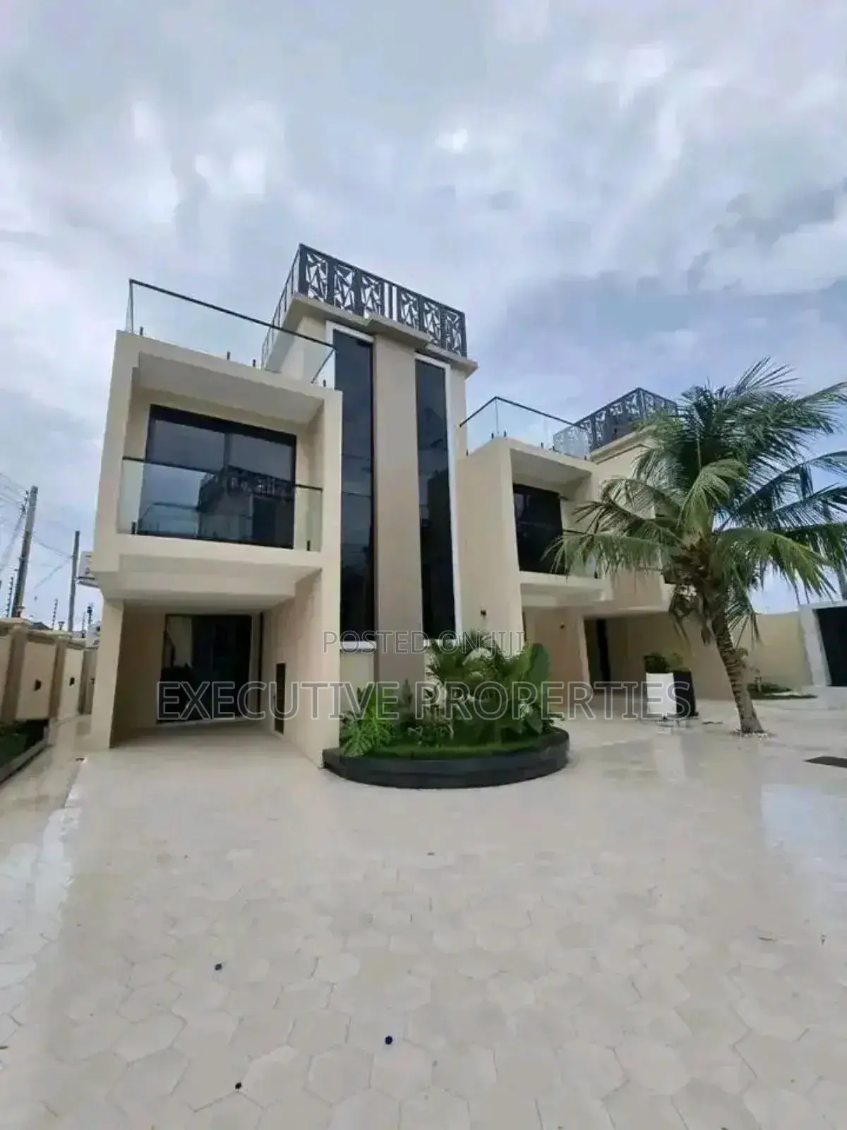 3bdrm Villa in Muyenga, Central Division for rent in Central Division