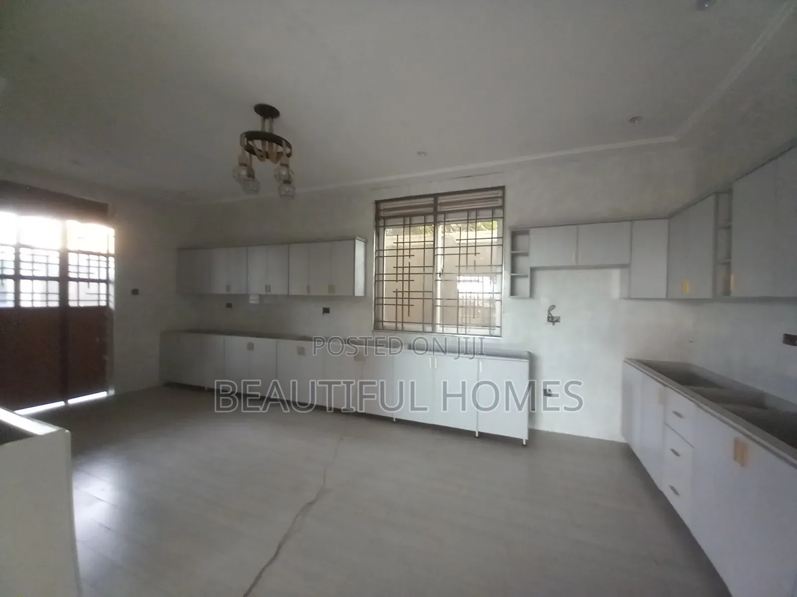 Furnished 5bdrm Mansion in Kira for sale in Kira