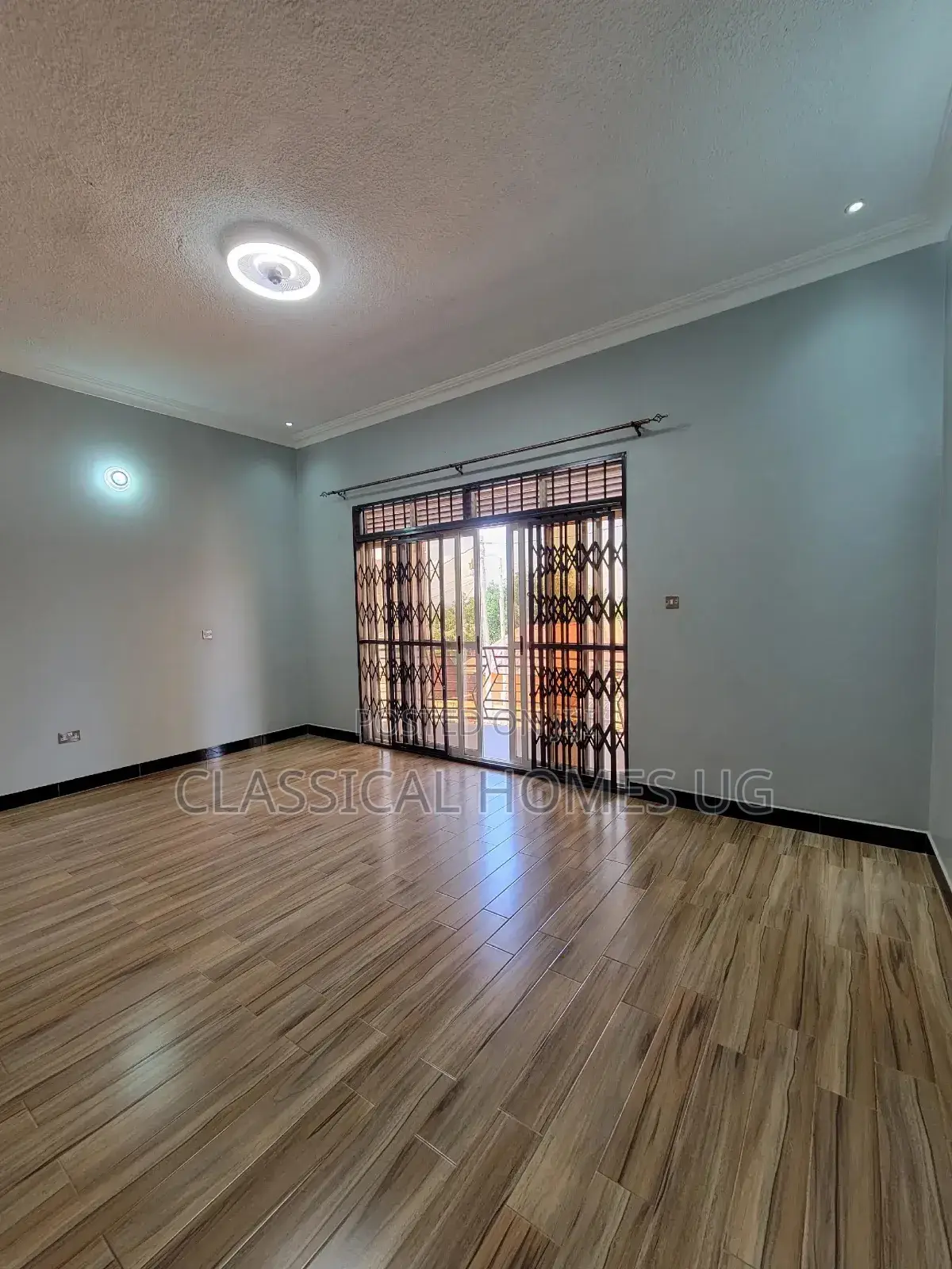 5bdrm Duplex in Akright Bwebajja, Central Division for rent in Central Division
