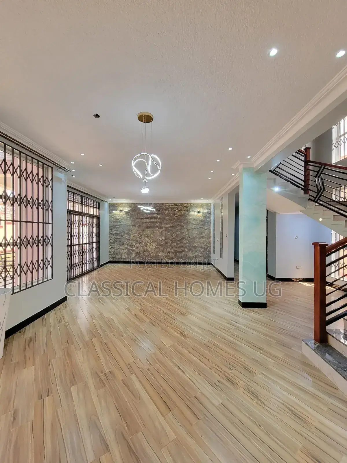 5bdrm Duplex in Akright Bwebajja, Central Division for rent in Central Division