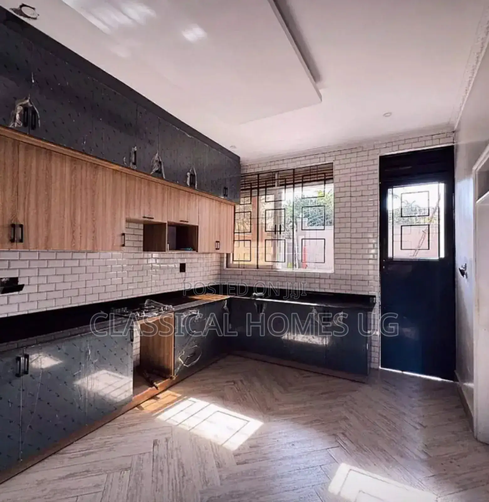 5bdrm Duplex in Akright Bwebajja, Central Division for rent in Central Division