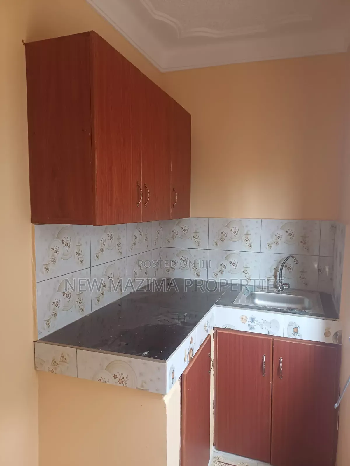 3bdrm Bungalow in Namasuba Town, Central Division for sale in Central Division
