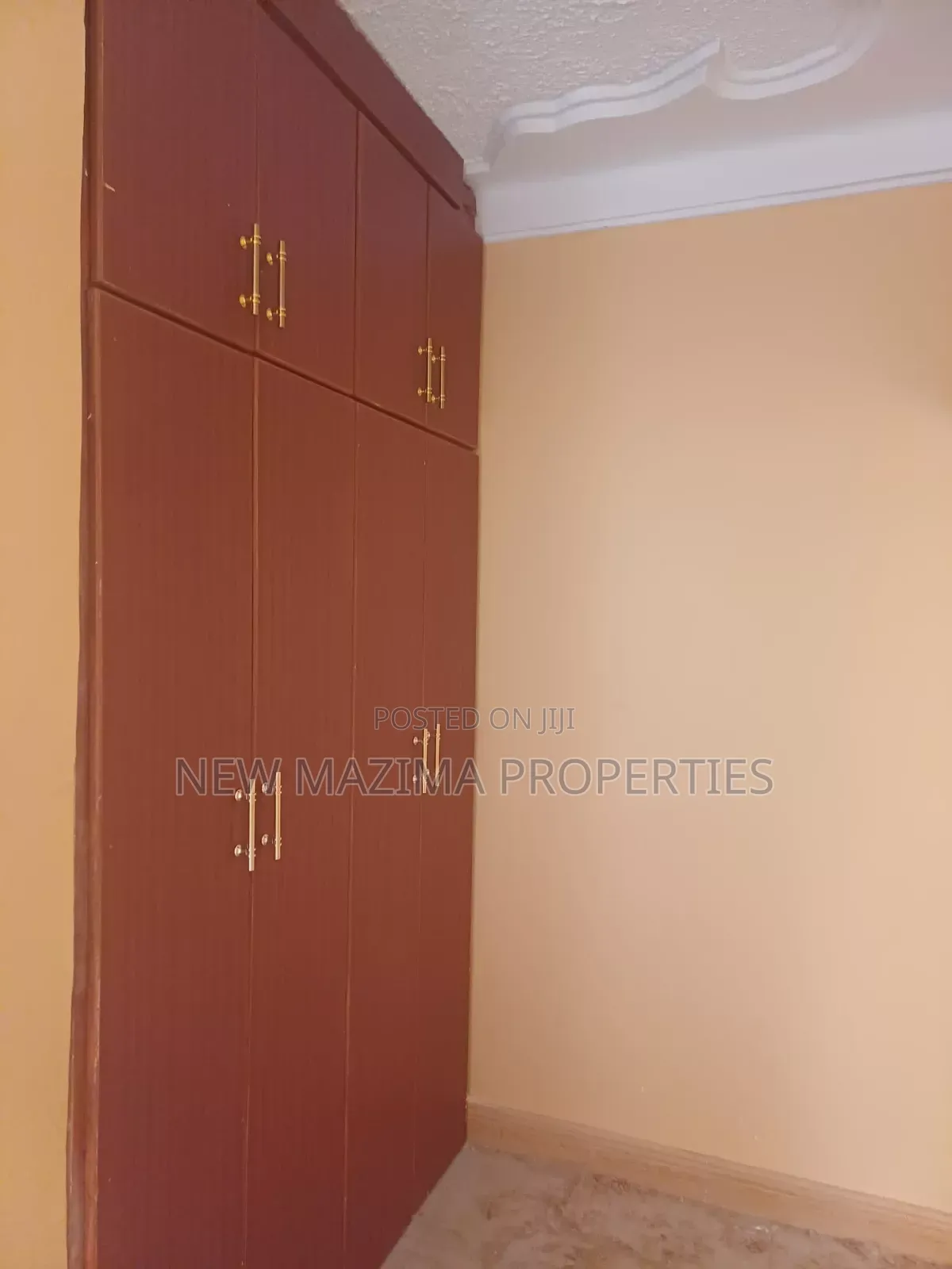 3bdrm Bungalow in Namasuba Town, Central Division for sale in Central Division