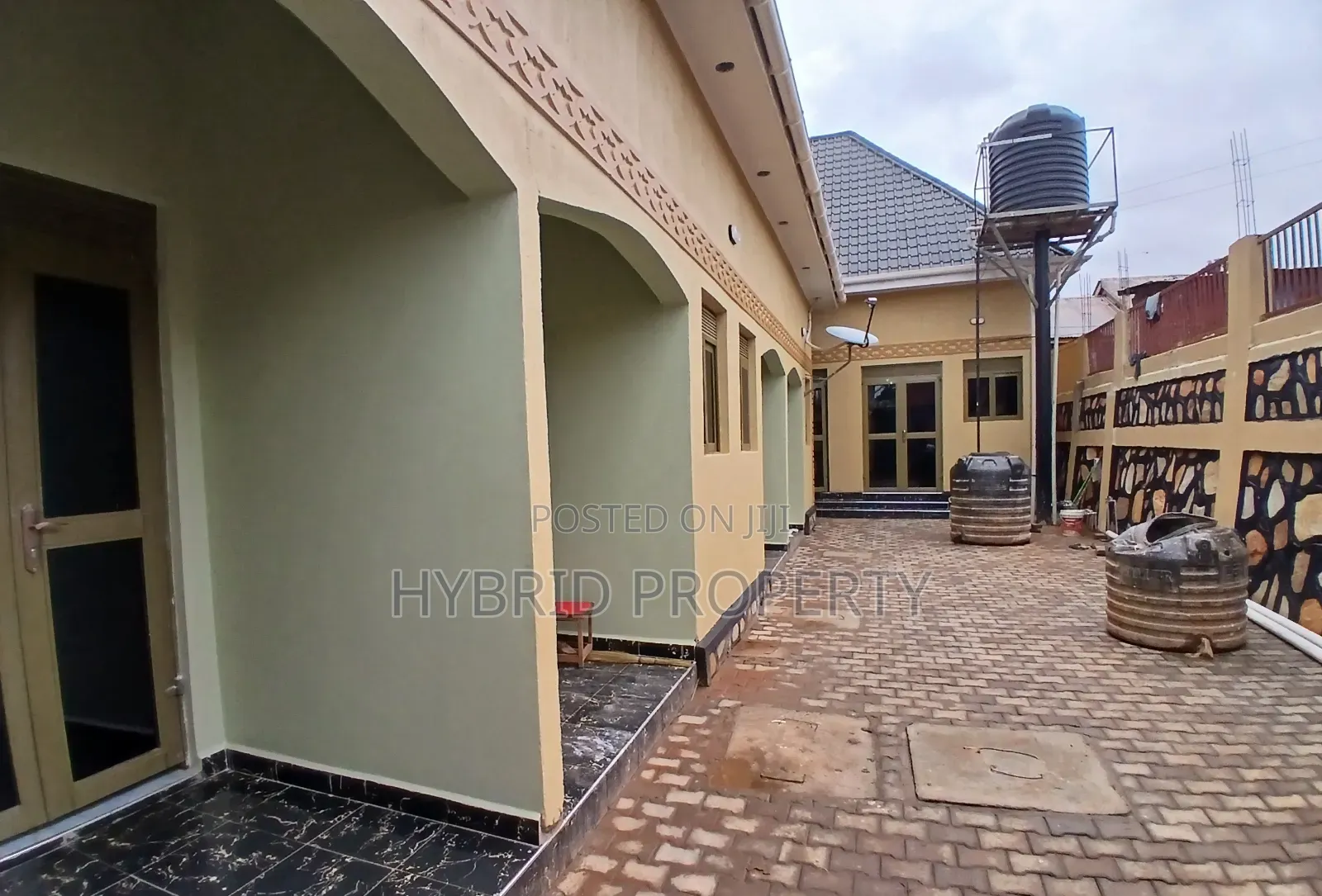 8bdrm Apartment in Kasubi Along Hoima, Rubaga for sale in Rubaga