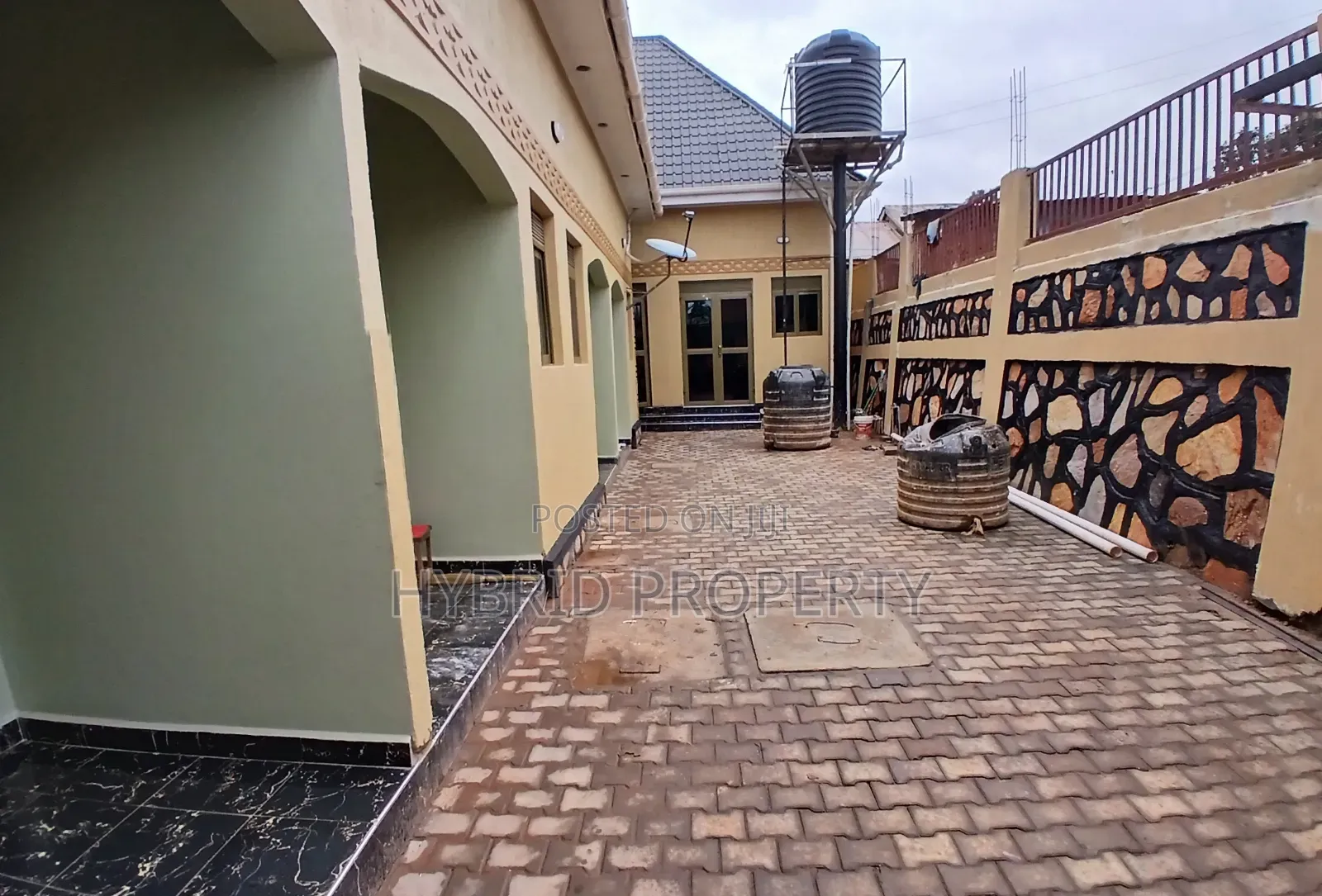8bdrm Apartment in Kasubi Along Hoima, Rubaga for sale in Rubaga