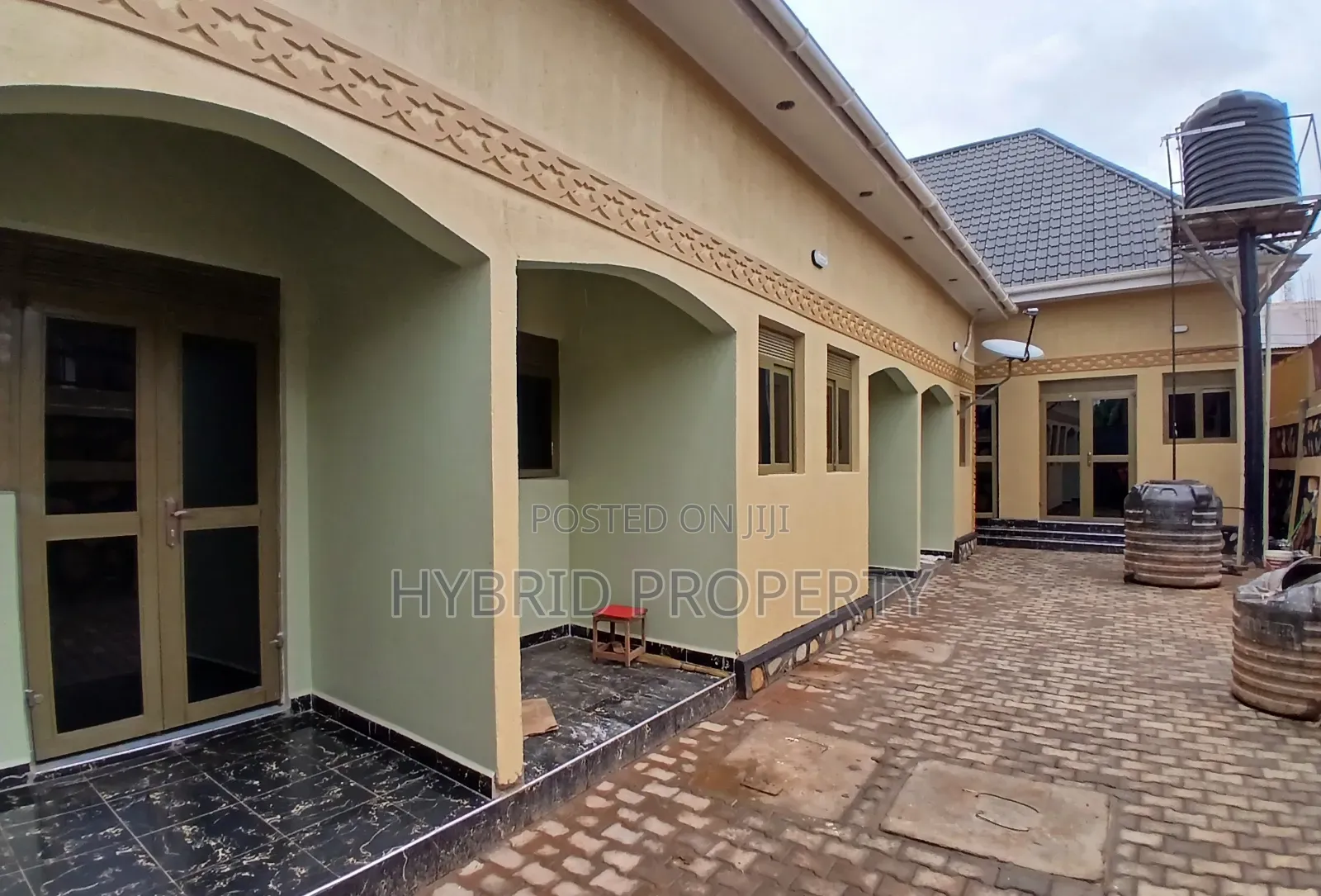 8bdrm Apartment in Kasubi Along Hoima, Rubaga for sale in Rubaga