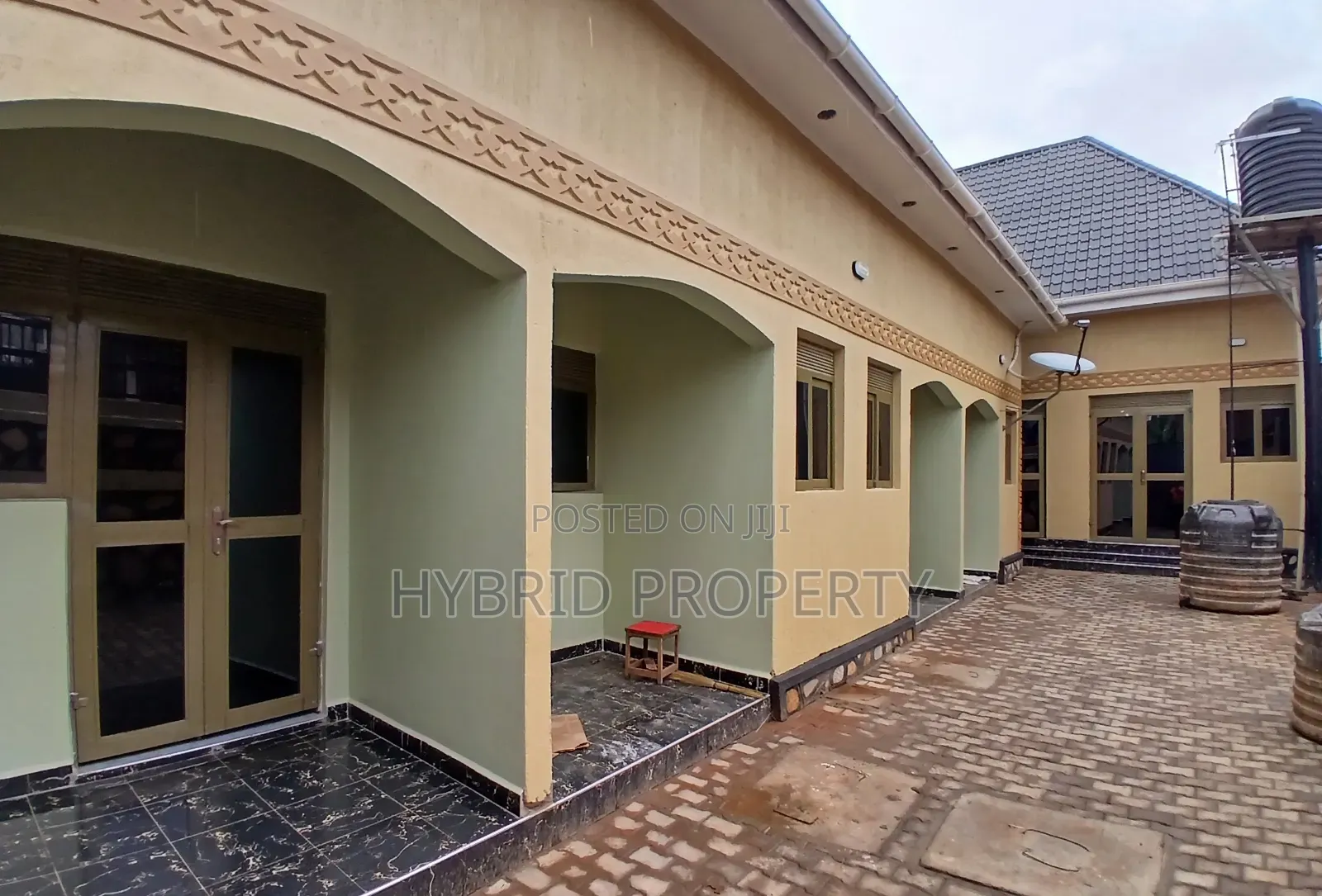 8bdrm Apartment in Kasubi Along Hoima, Rubaga for sale in Rubaga
